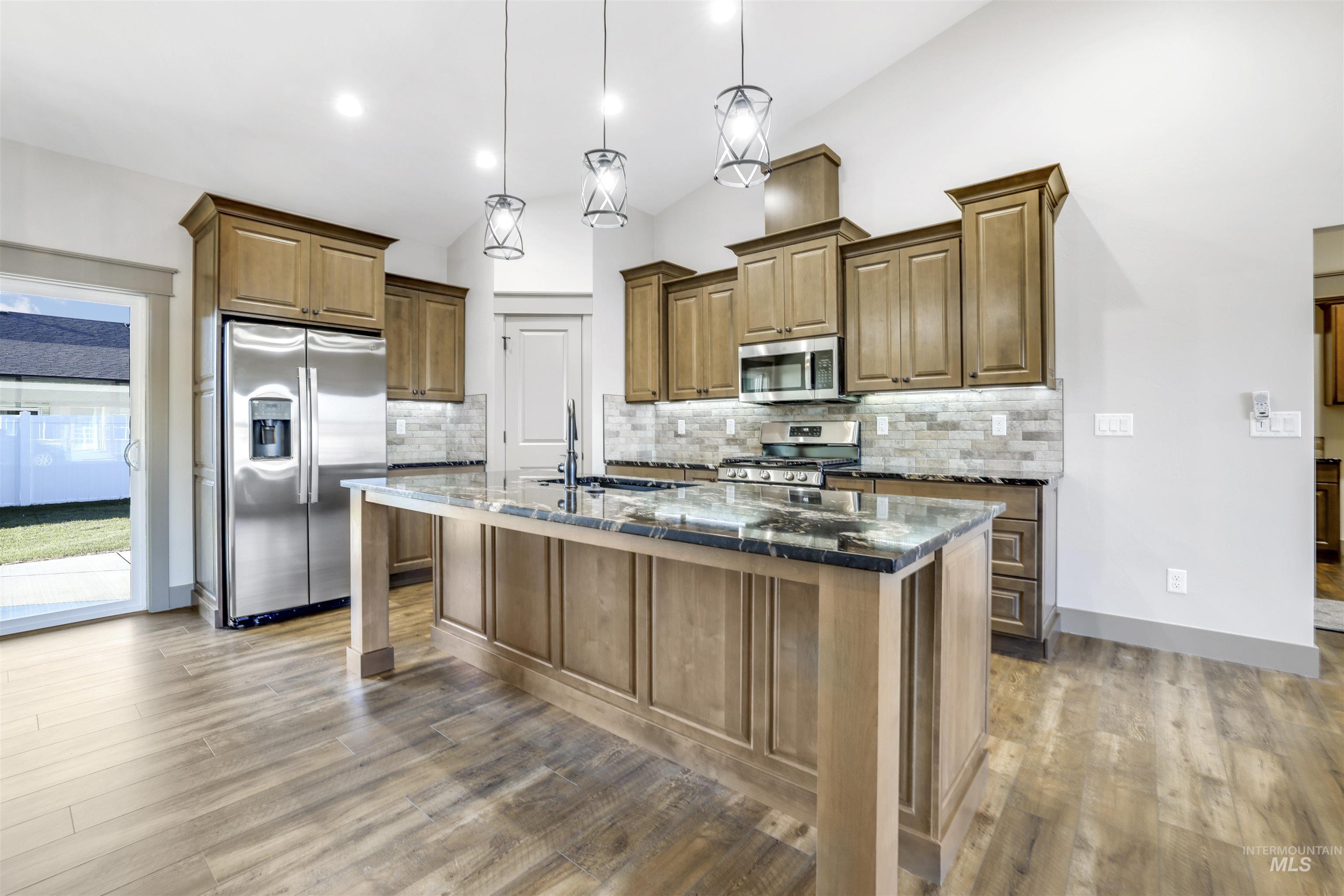 1348 Haizlee Way Property Photo 4