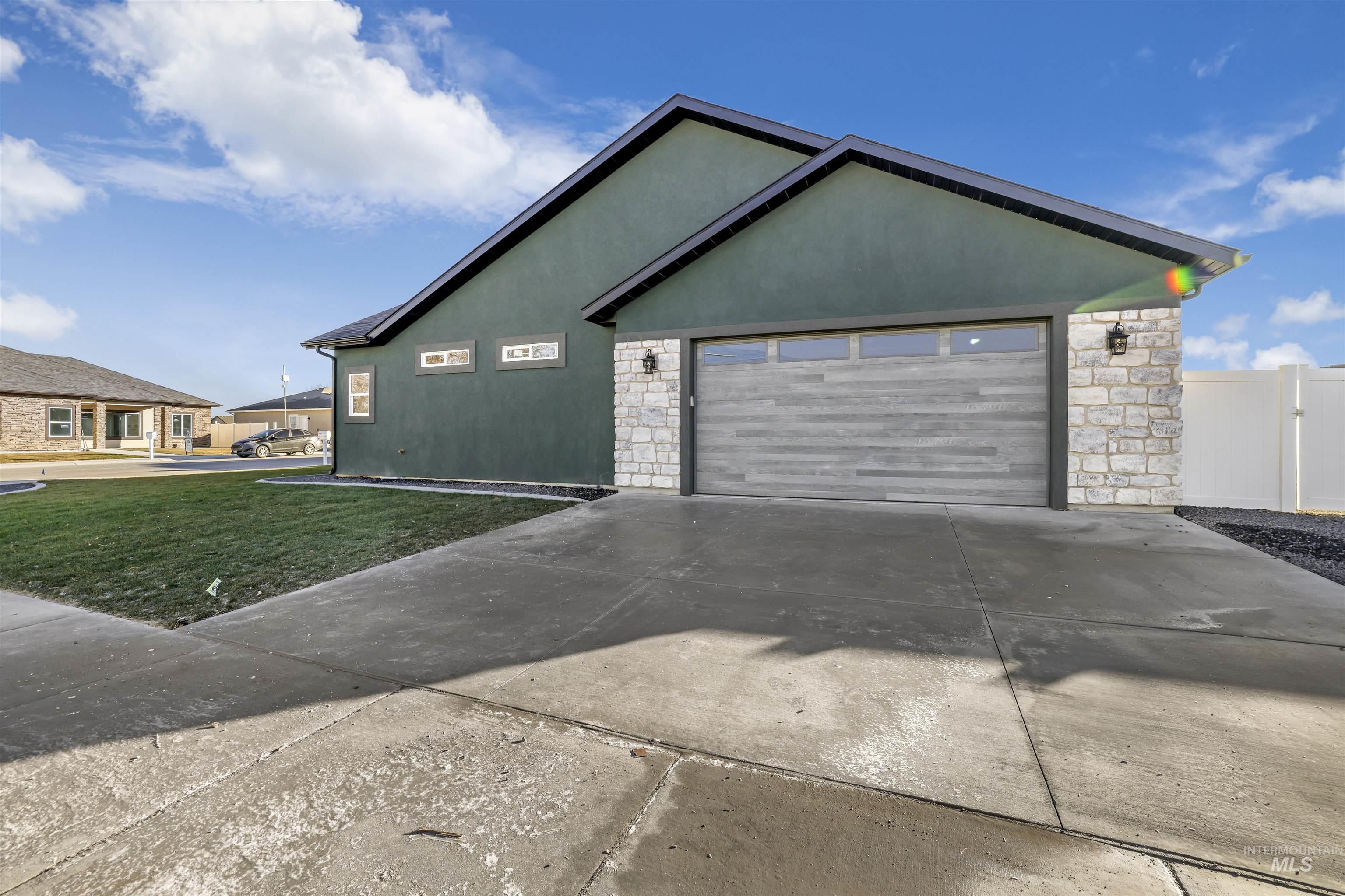 1348 Haizlee Way Property Photo 26