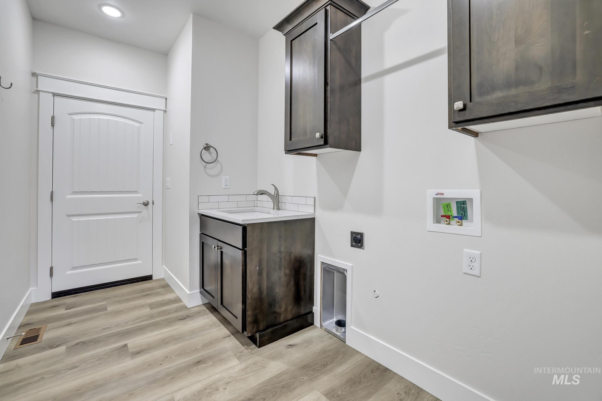 1362 Haizlee Way Property Photo 4