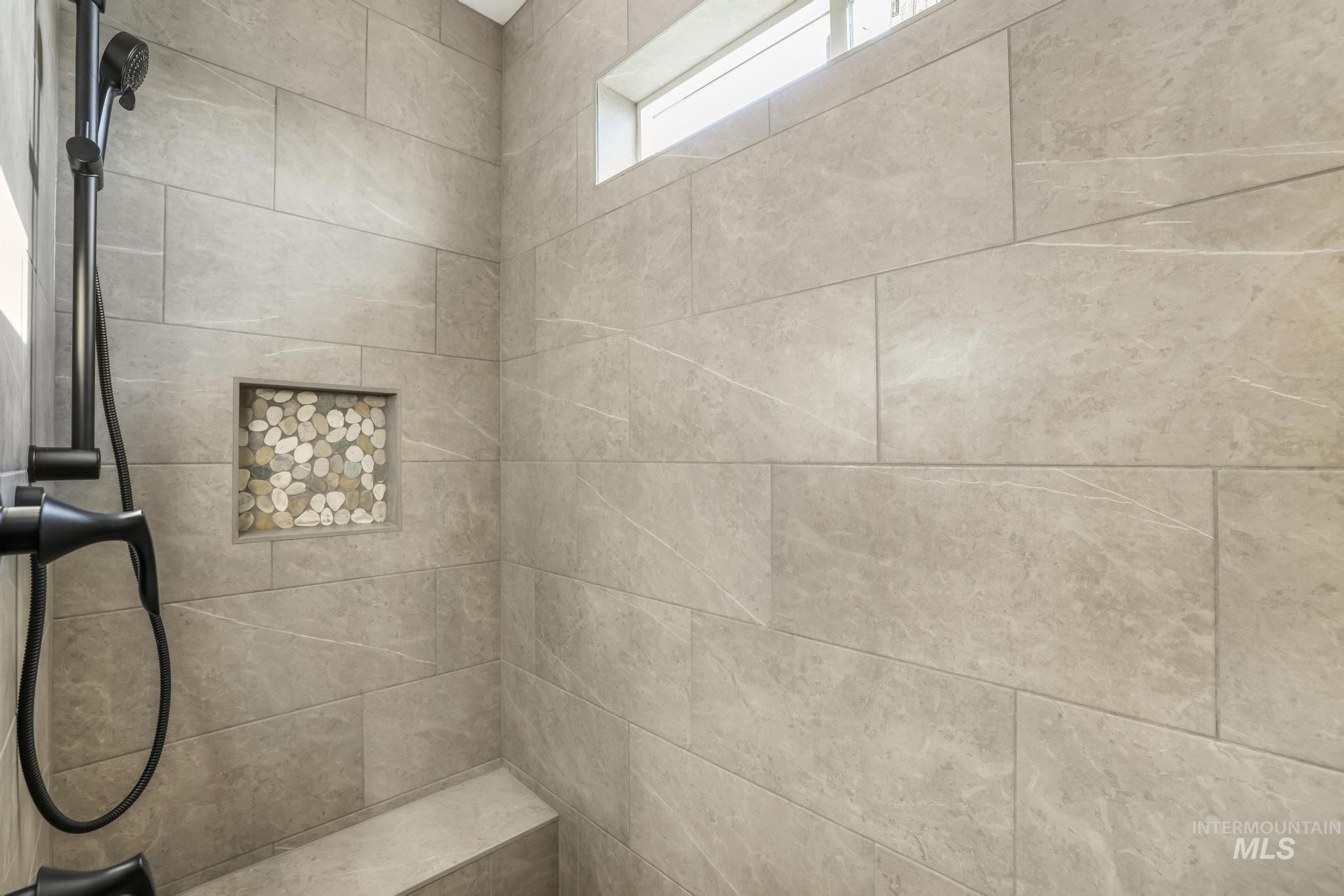 1385 Haizlee Way Property Photo 12