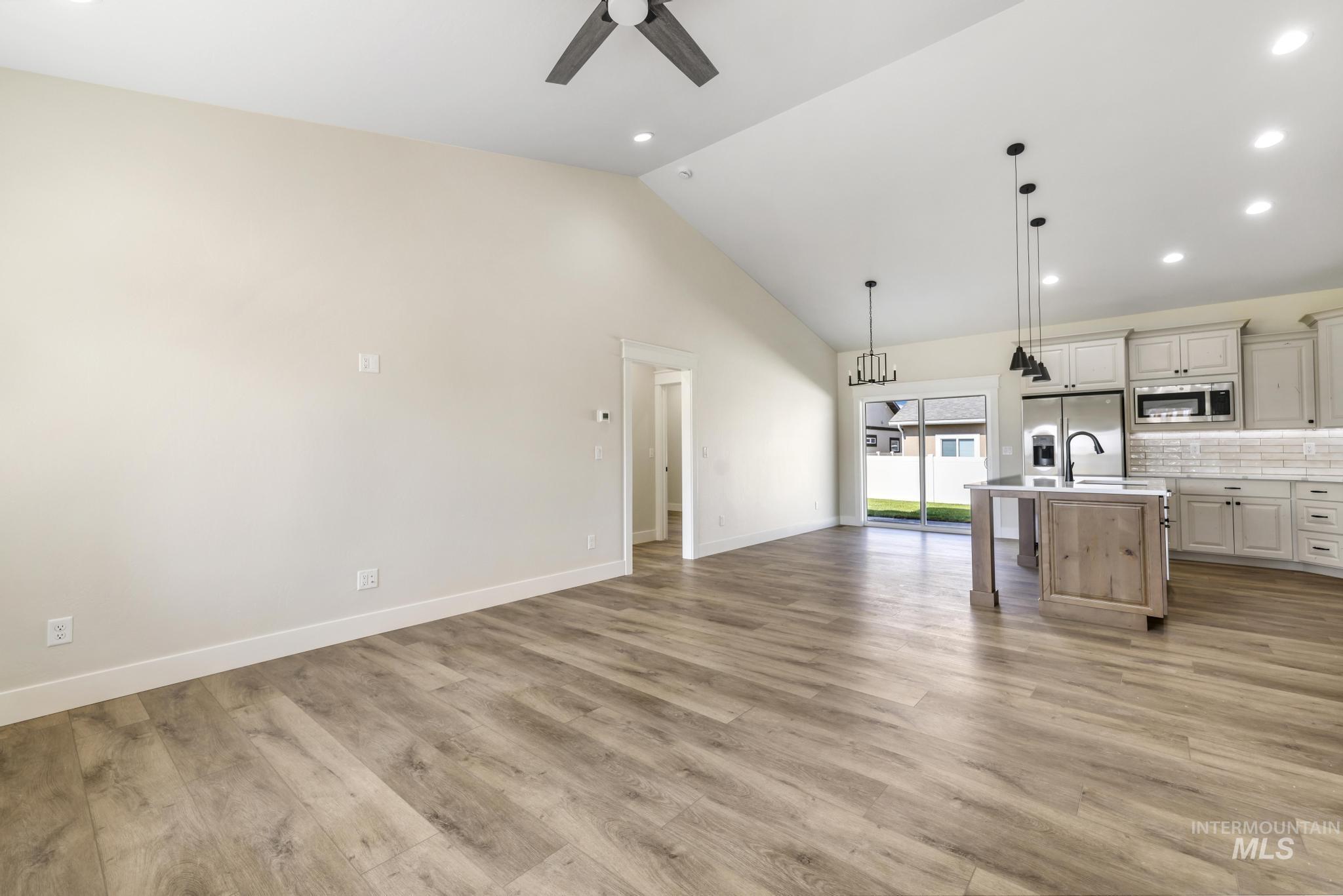 1390 Haizlee Way Property Photo 4