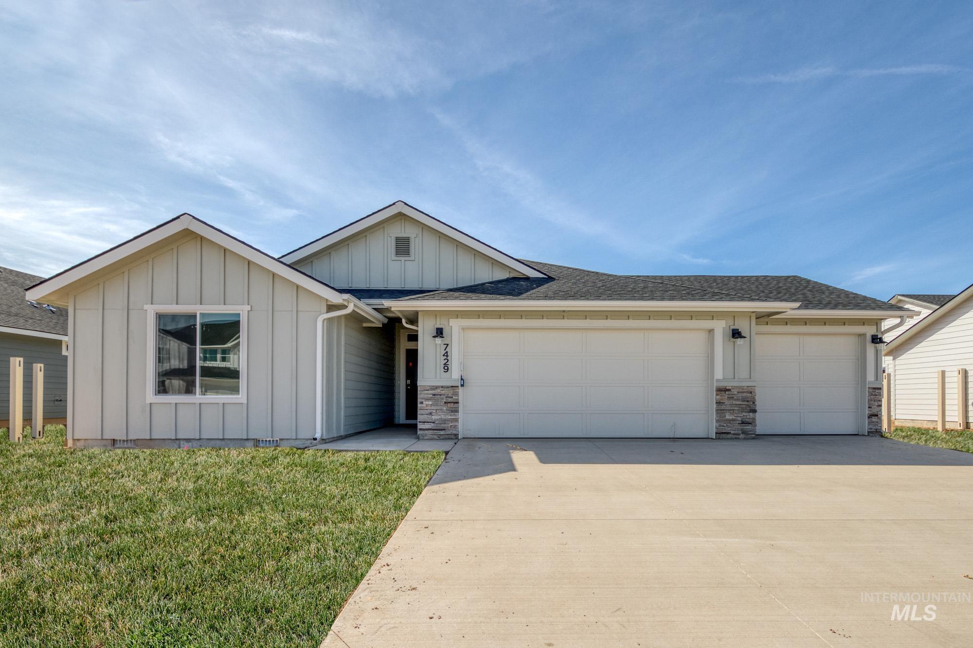 7429 E Shields Dr Property Photo
