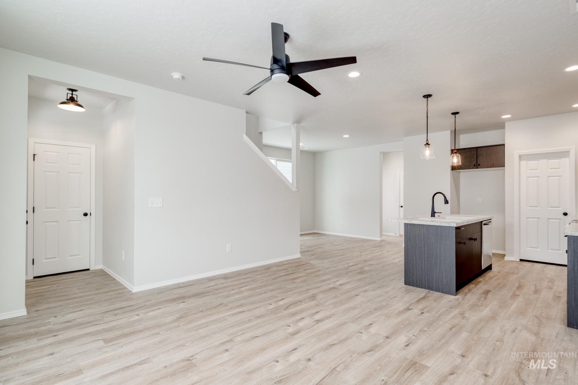 2864 N Eagle Meadow Ave Property Photo 8