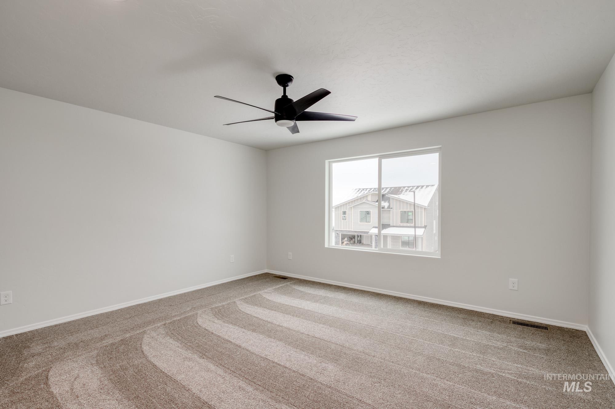 2864 N Eagle Meadow Ave Property Photo 12