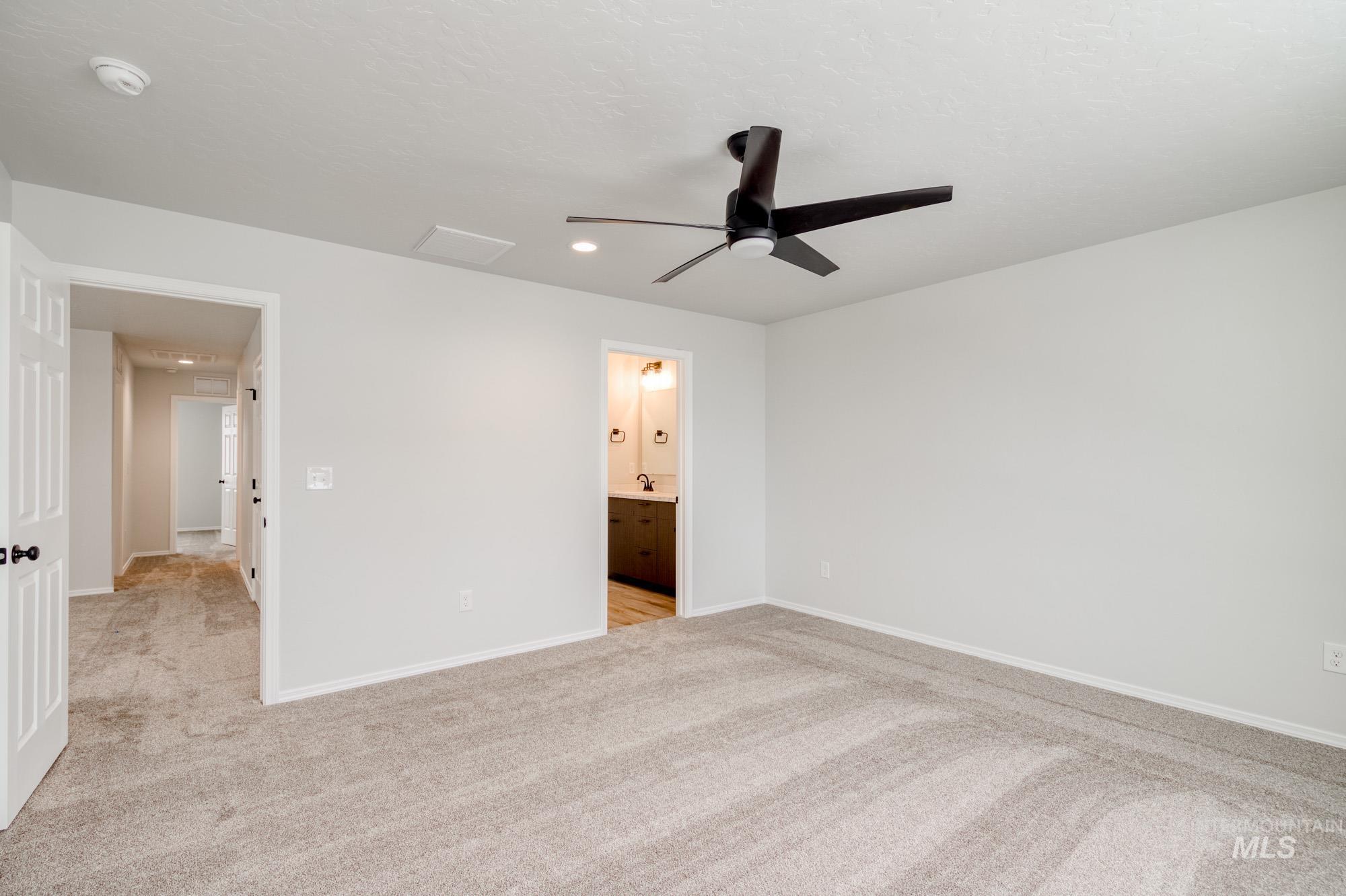 2864 N Eagle Meadow Ave Property Photo 13