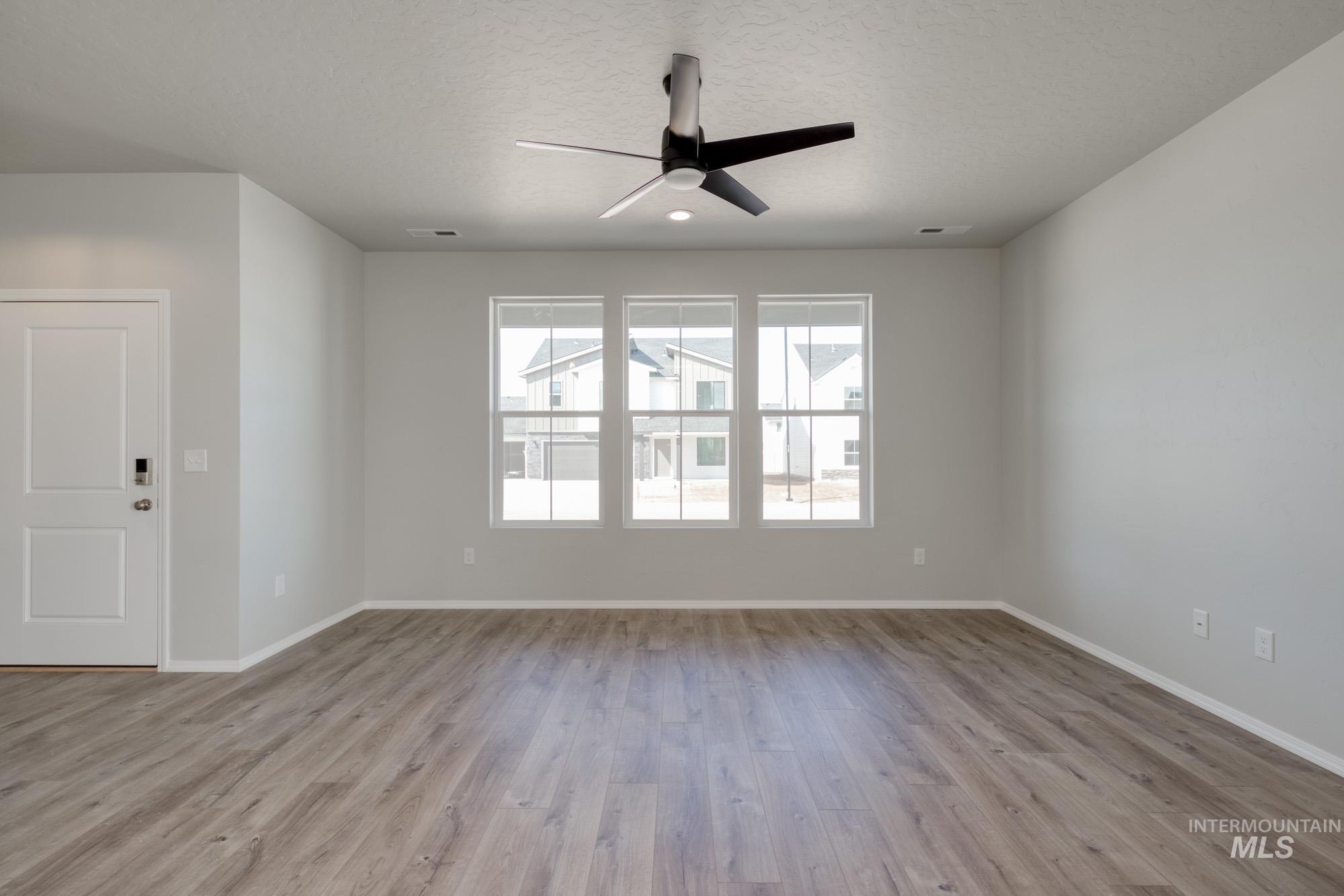 2852 N Eagle Meadow Ave Property Photo 9