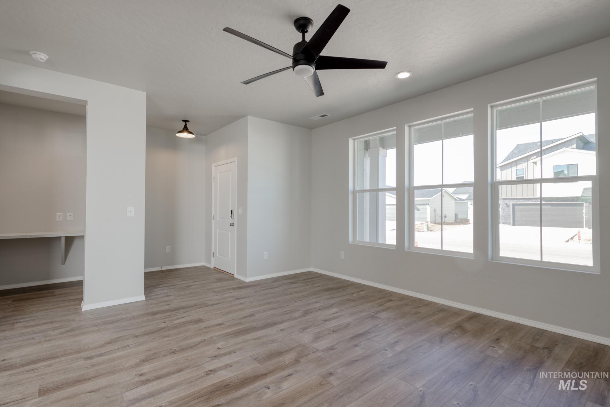 2852 N Eagle Meadow Ave Property Photo 10