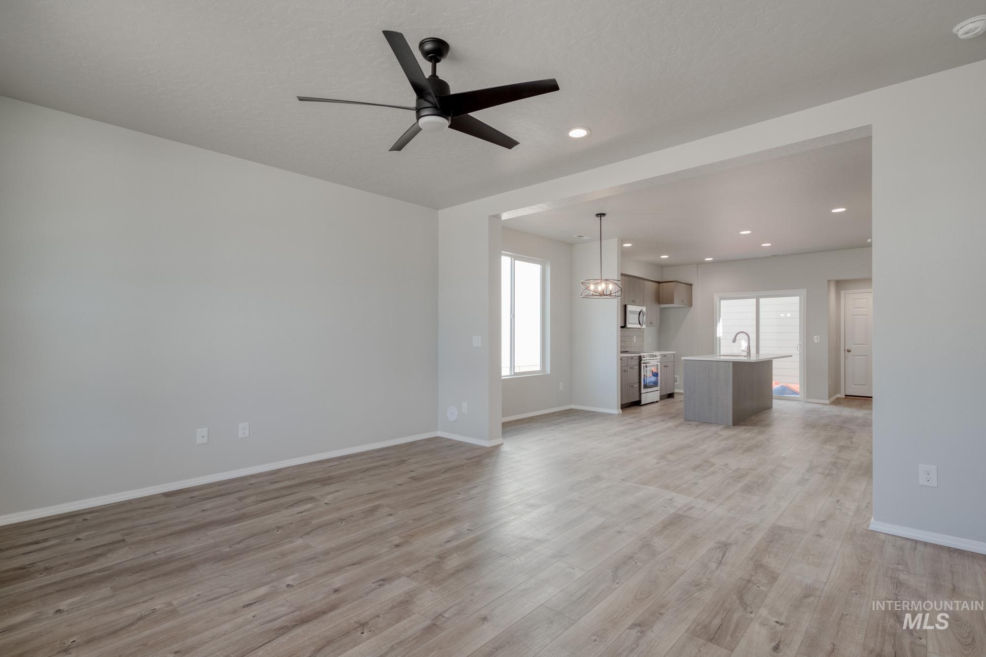 2852 N Eagle Meadow Ave Property Photo 11