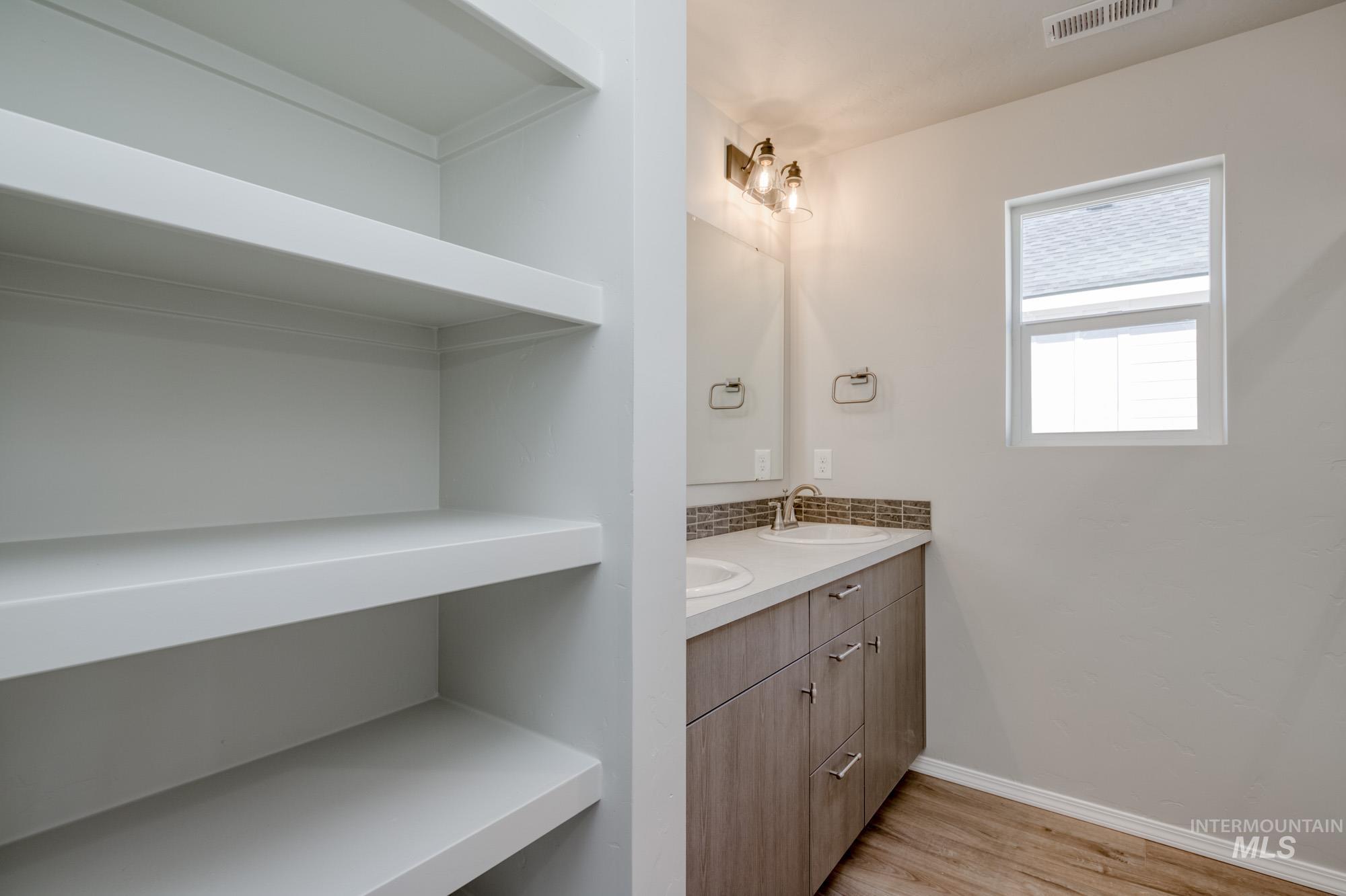 2852 N Eagle Meadow Ave Property Photo 18