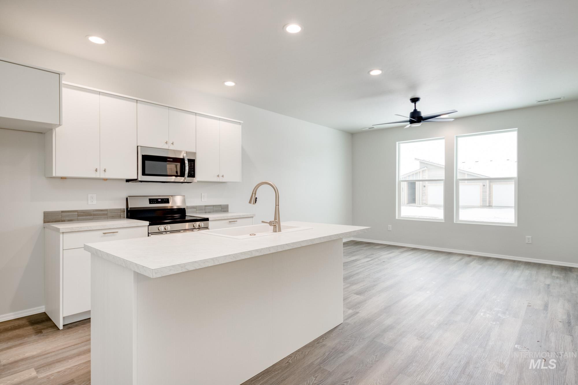 2840 N Eagle Meadow Ave Property Photo 4