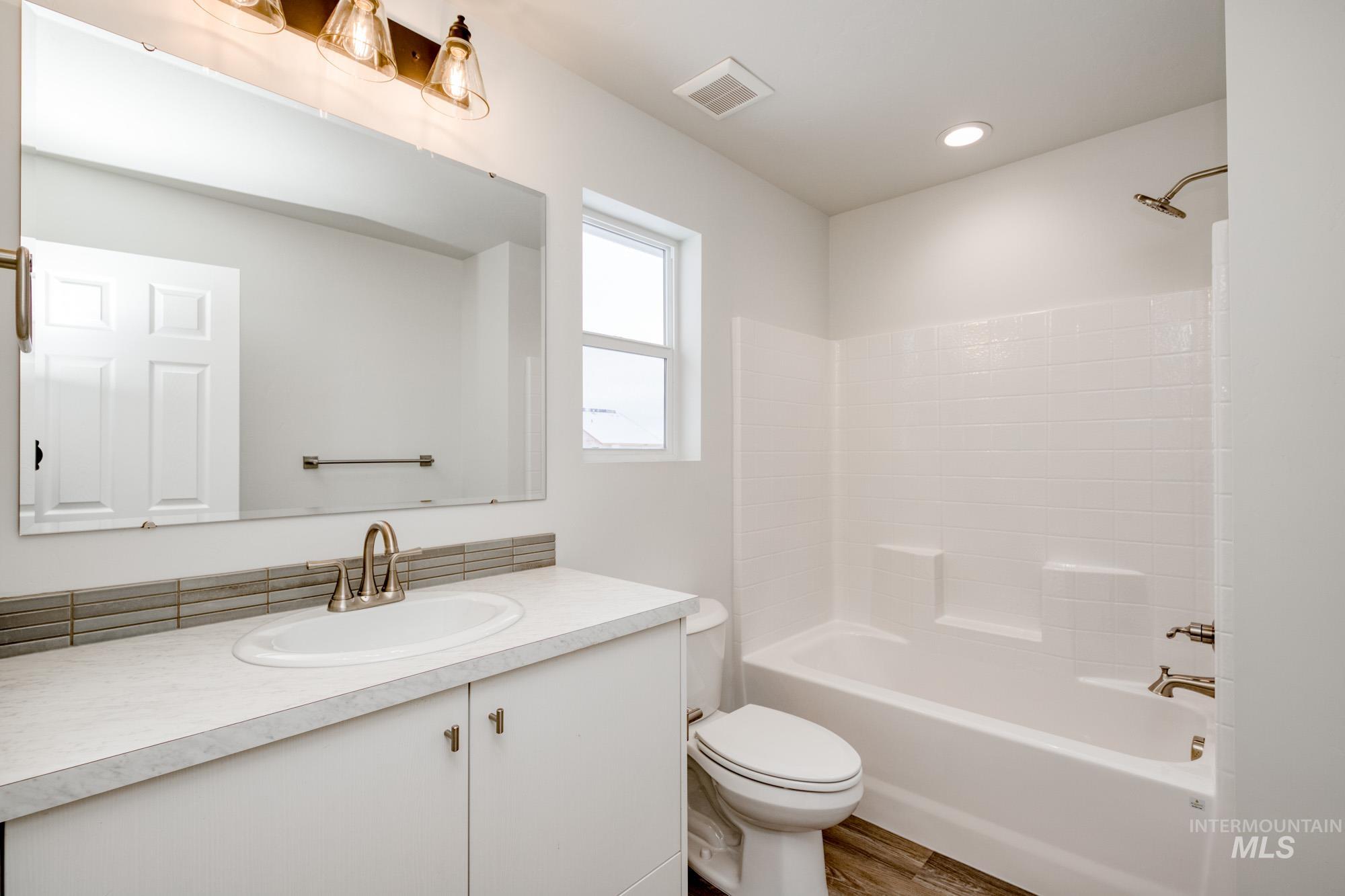2840 N Eagle Meadow Ave Property Photo 13