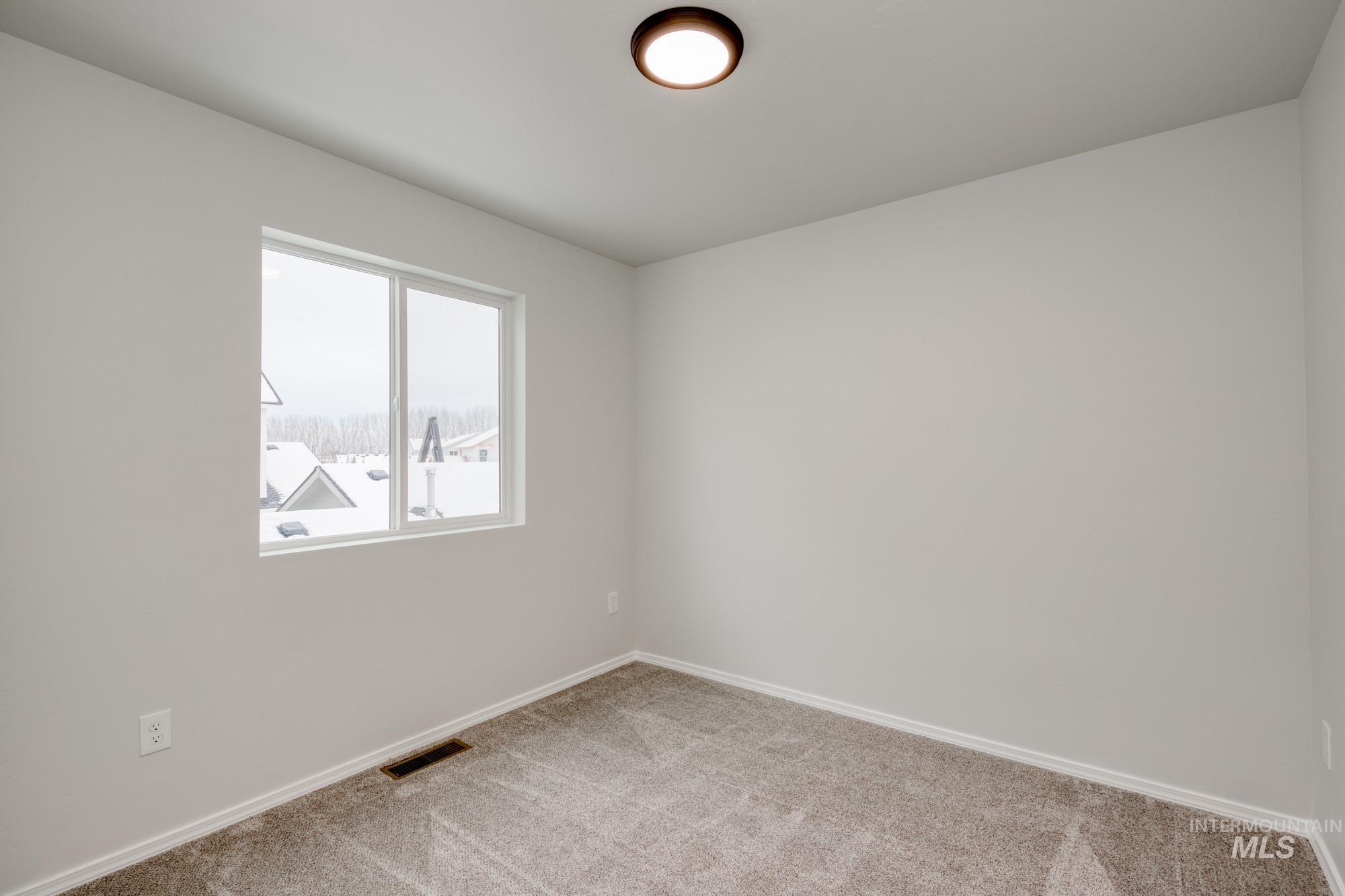 2840 N Eagle Meadow Ave Property Photo 15