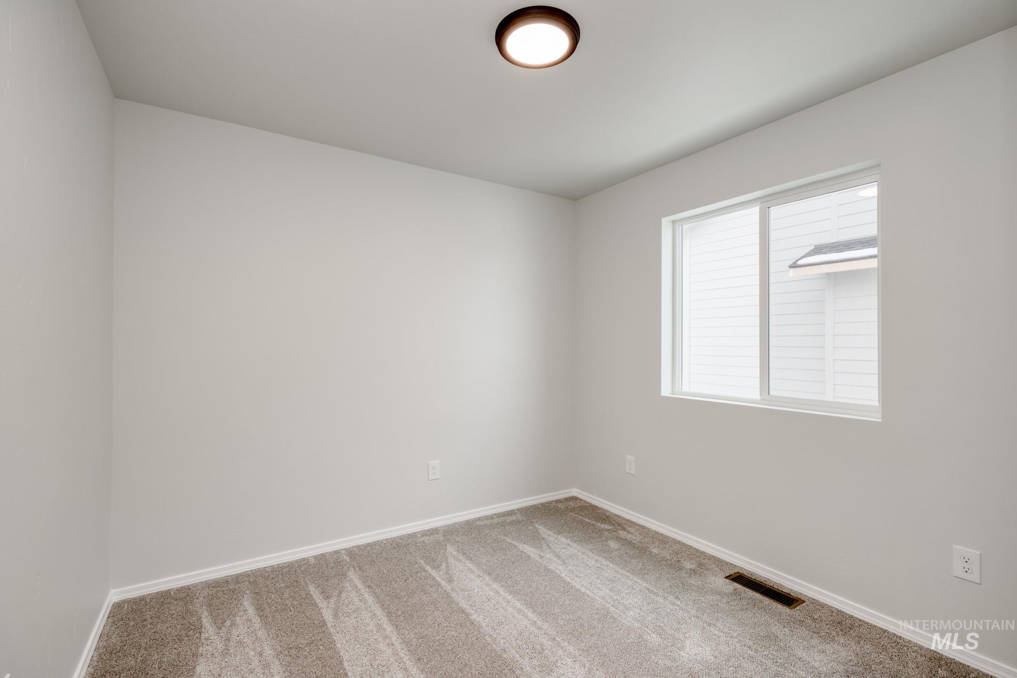 2840 N Eagle Meadow Ave Property Photo 16