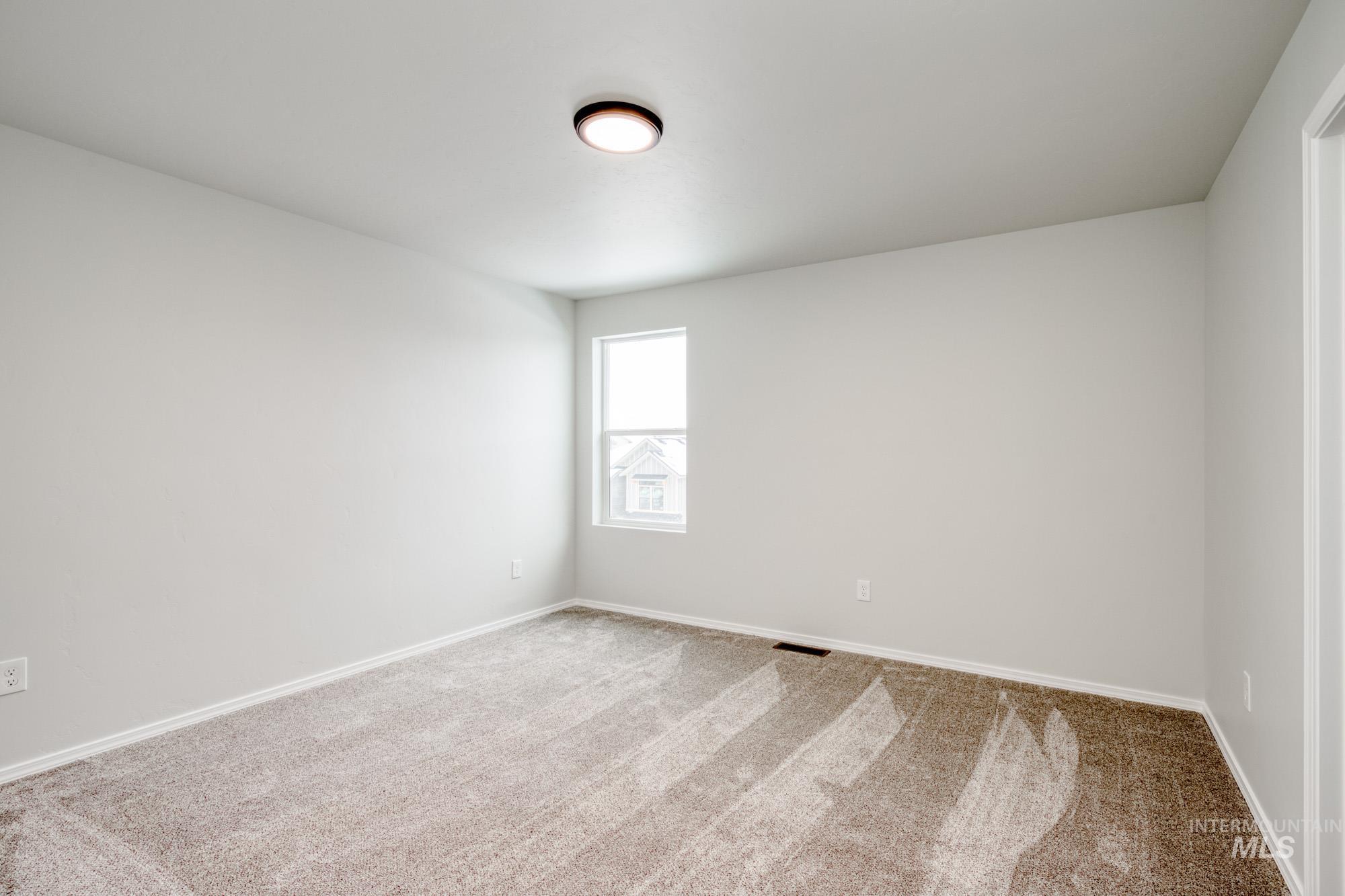 2840 N Eagle Meadow Ave Property Photo 18