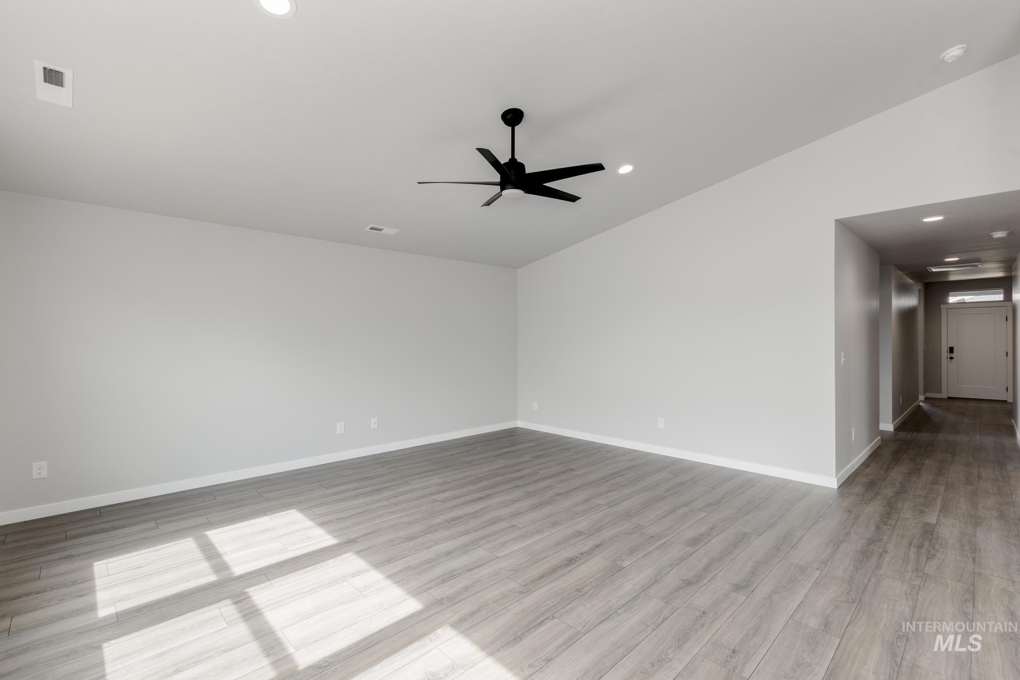 2215 W Hodor St Property Photo 9