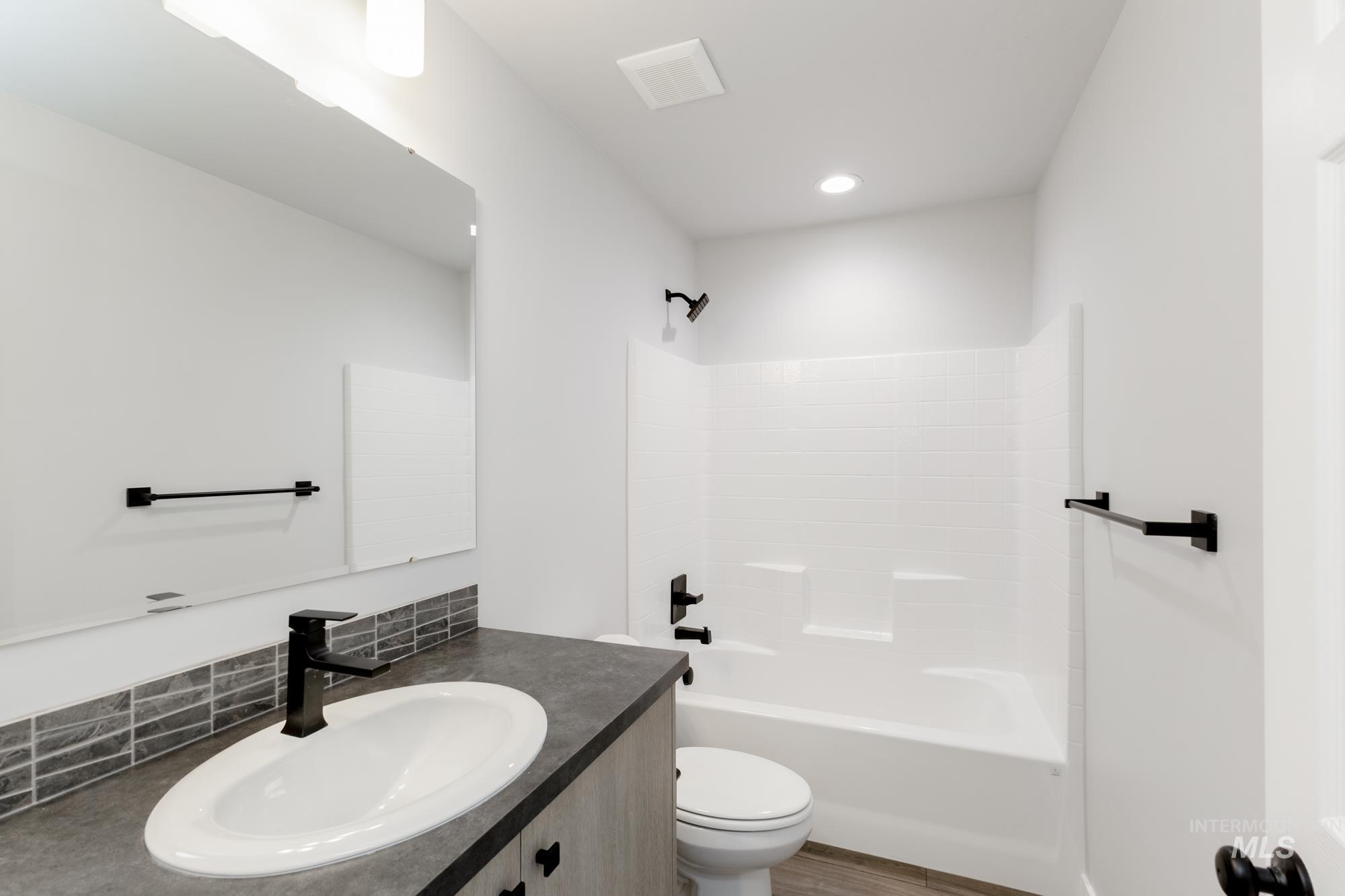 2215 W Hodor St Property Photo 13