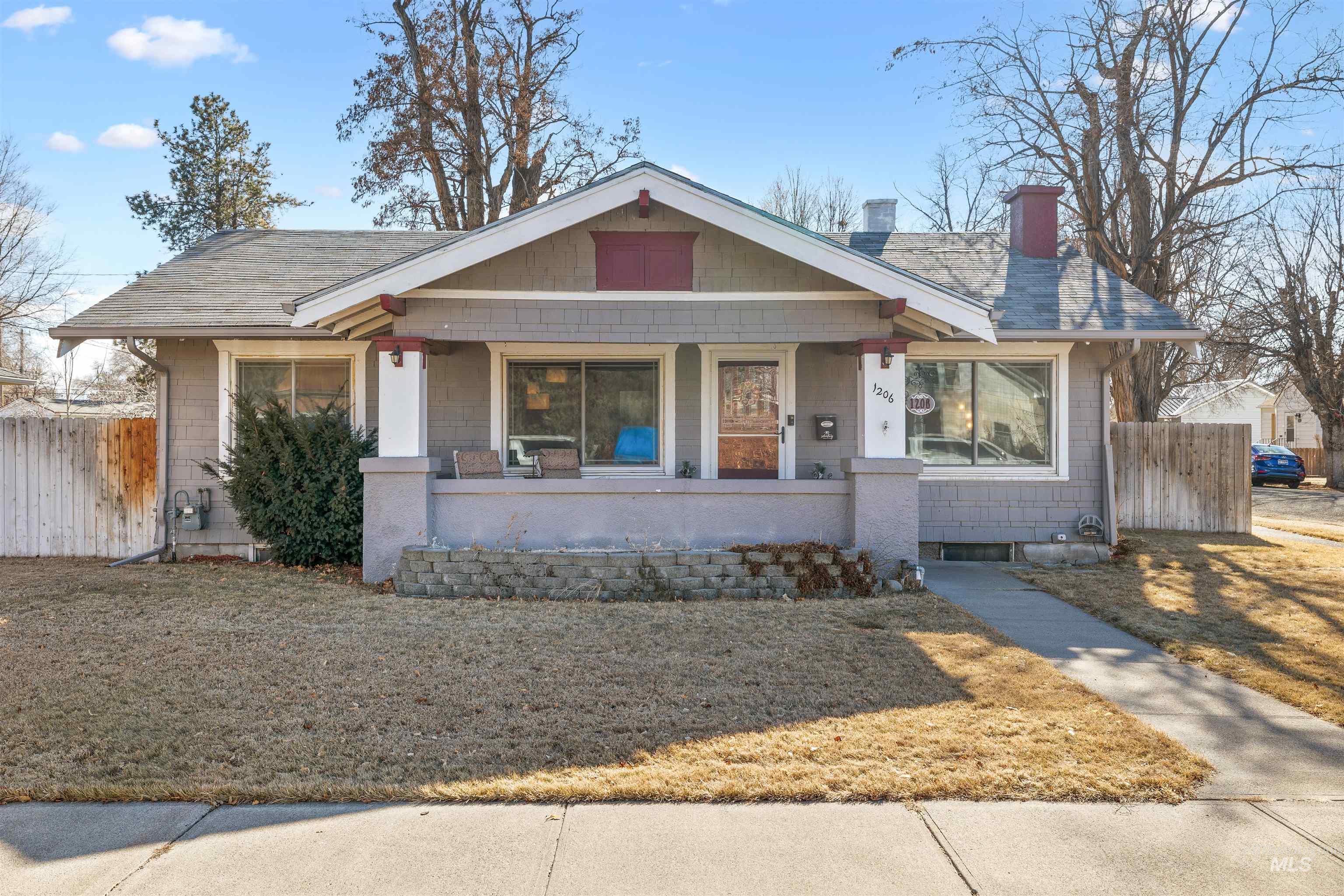 1206 9th Ave E Property Photo