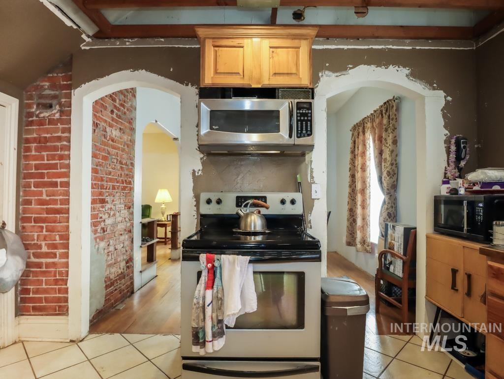 424 W Main St. Property Photo 8