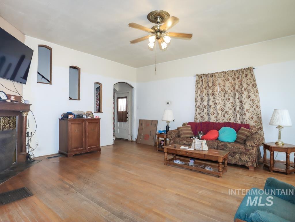 424 W Main St. Property Photo 12