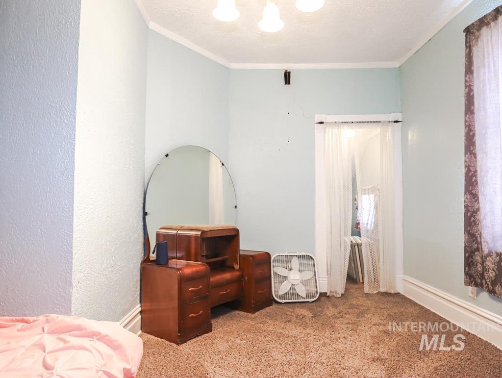 424 W Main St. Property Photo 34