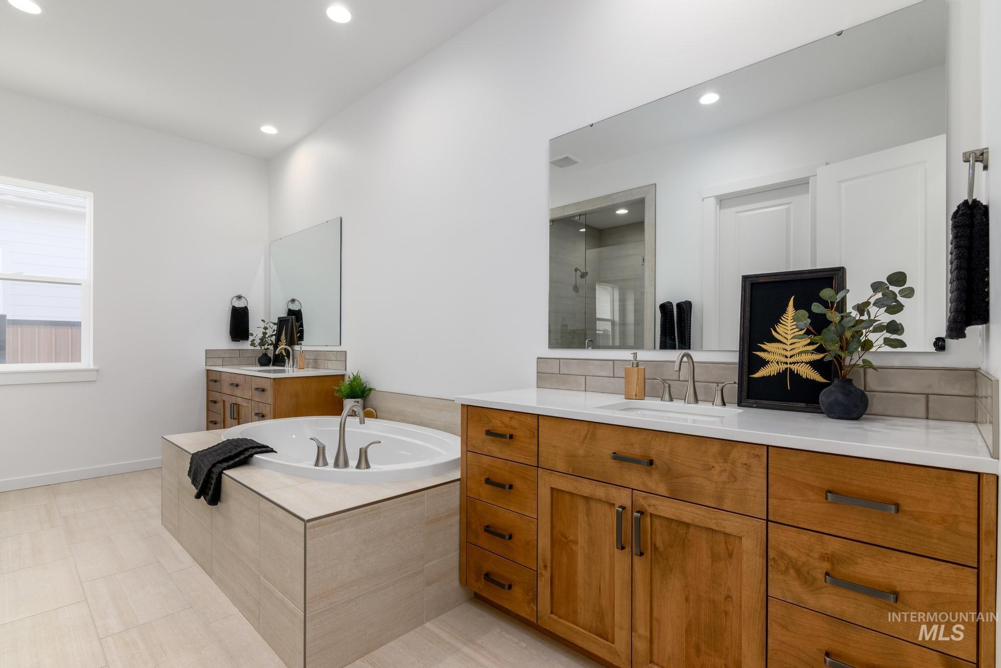 3726 N San Carlos Way Property Photo 23