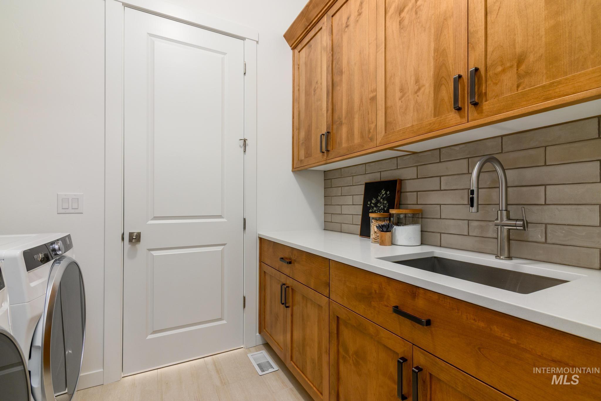 3726 N San Carlos Way Property Photo 34