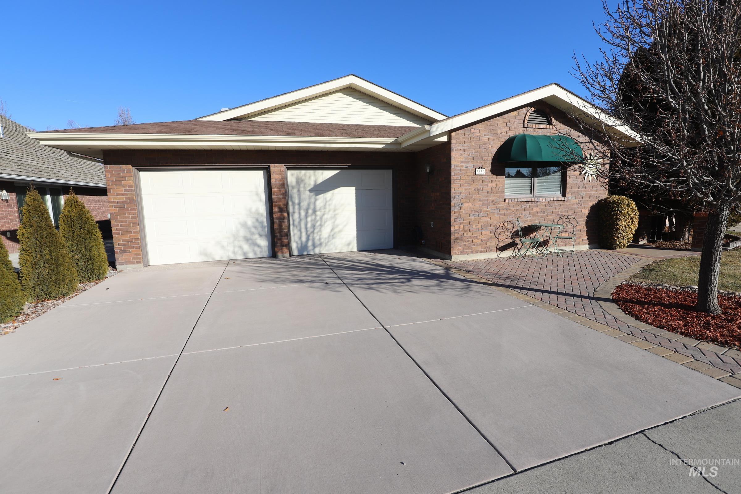 2353 Twin Oaks Park Property Photo 3