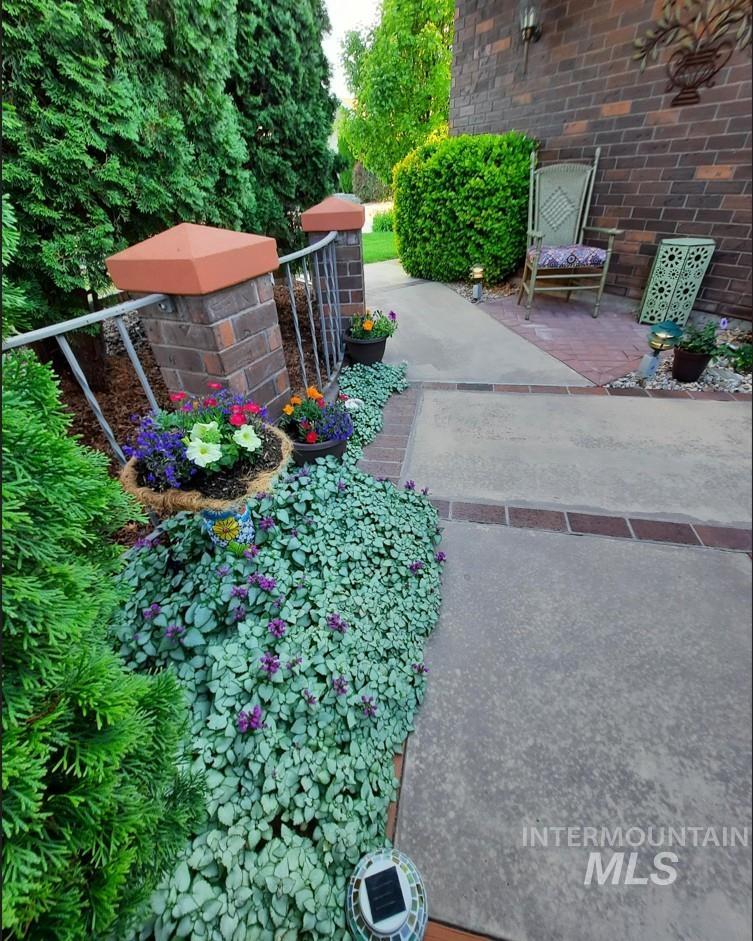 2353 Twin Oaks Park Property Photo 5