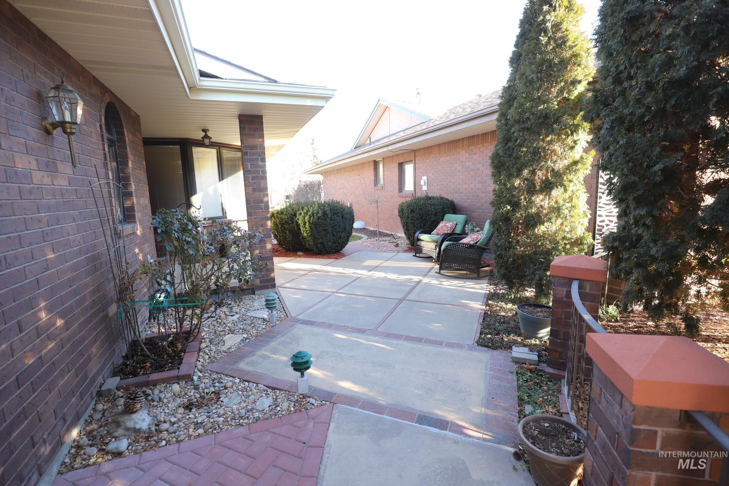 2353 Twin Oaks Park Property Photo 6