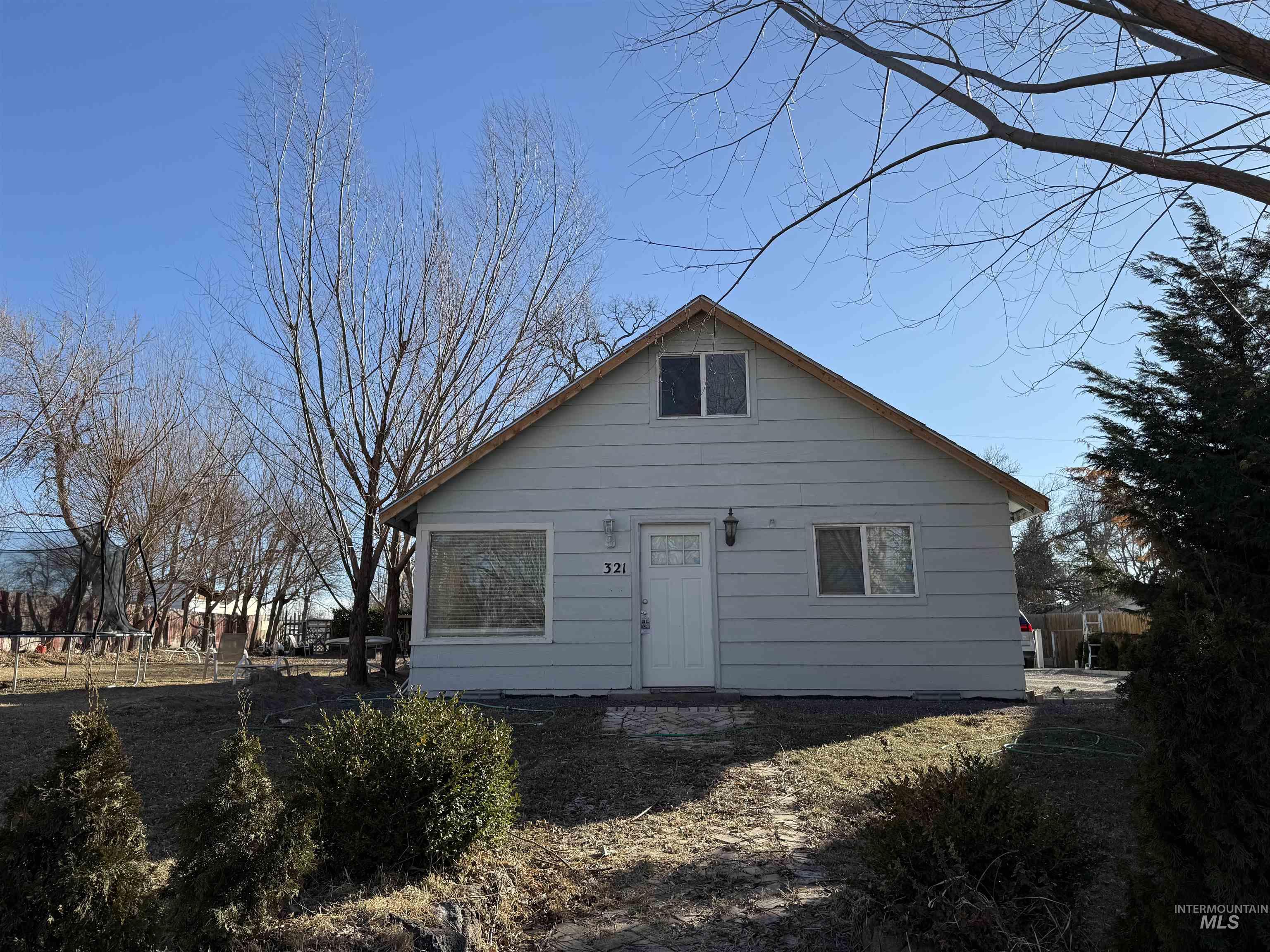 321 6th Ave W Property Photo