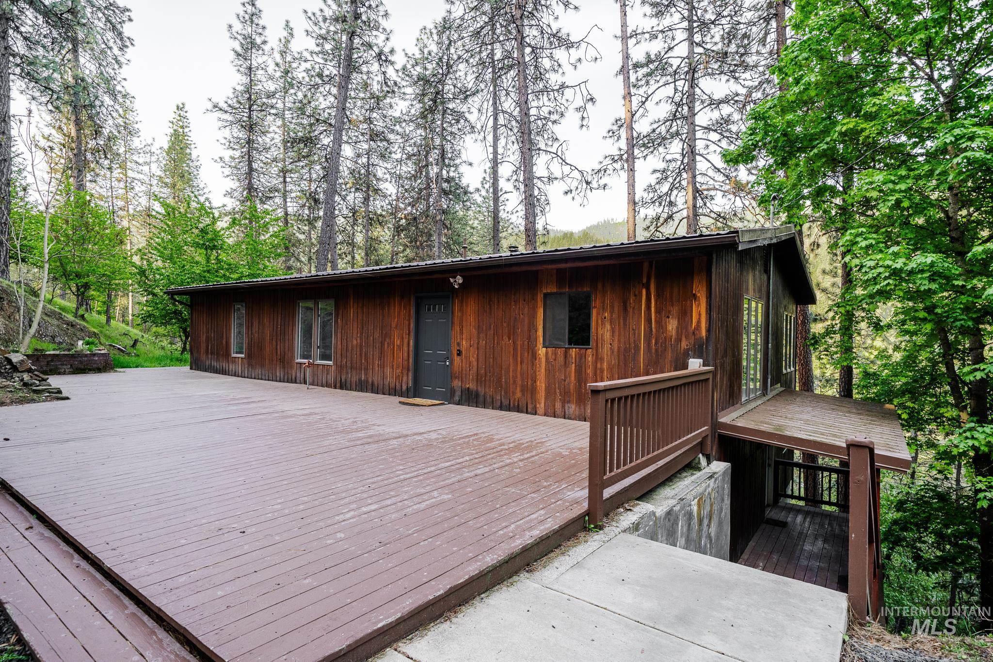 905 Dewey Avenue Property Photo 1
