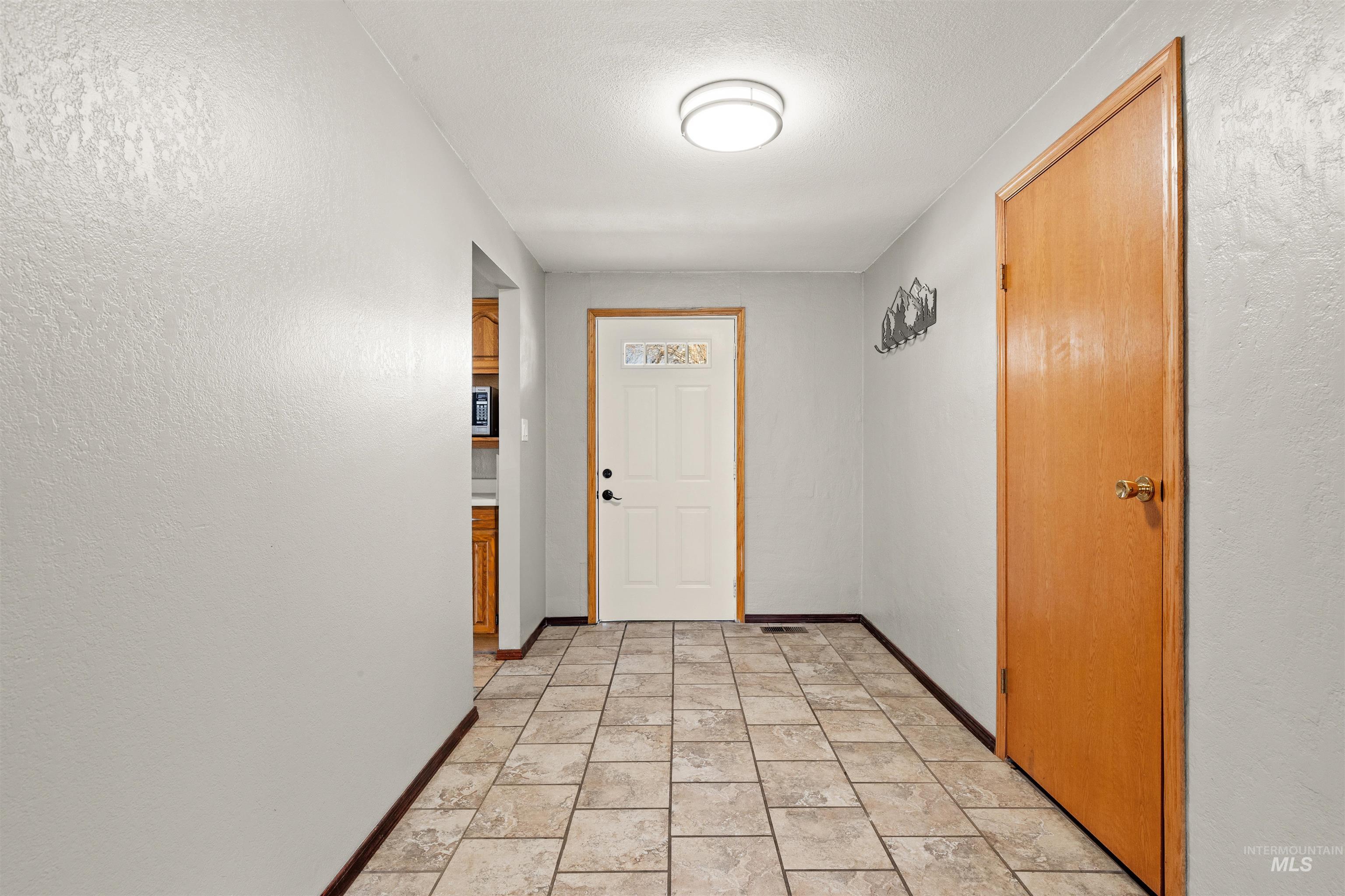 905 Dewey Avenue Property Photo 3