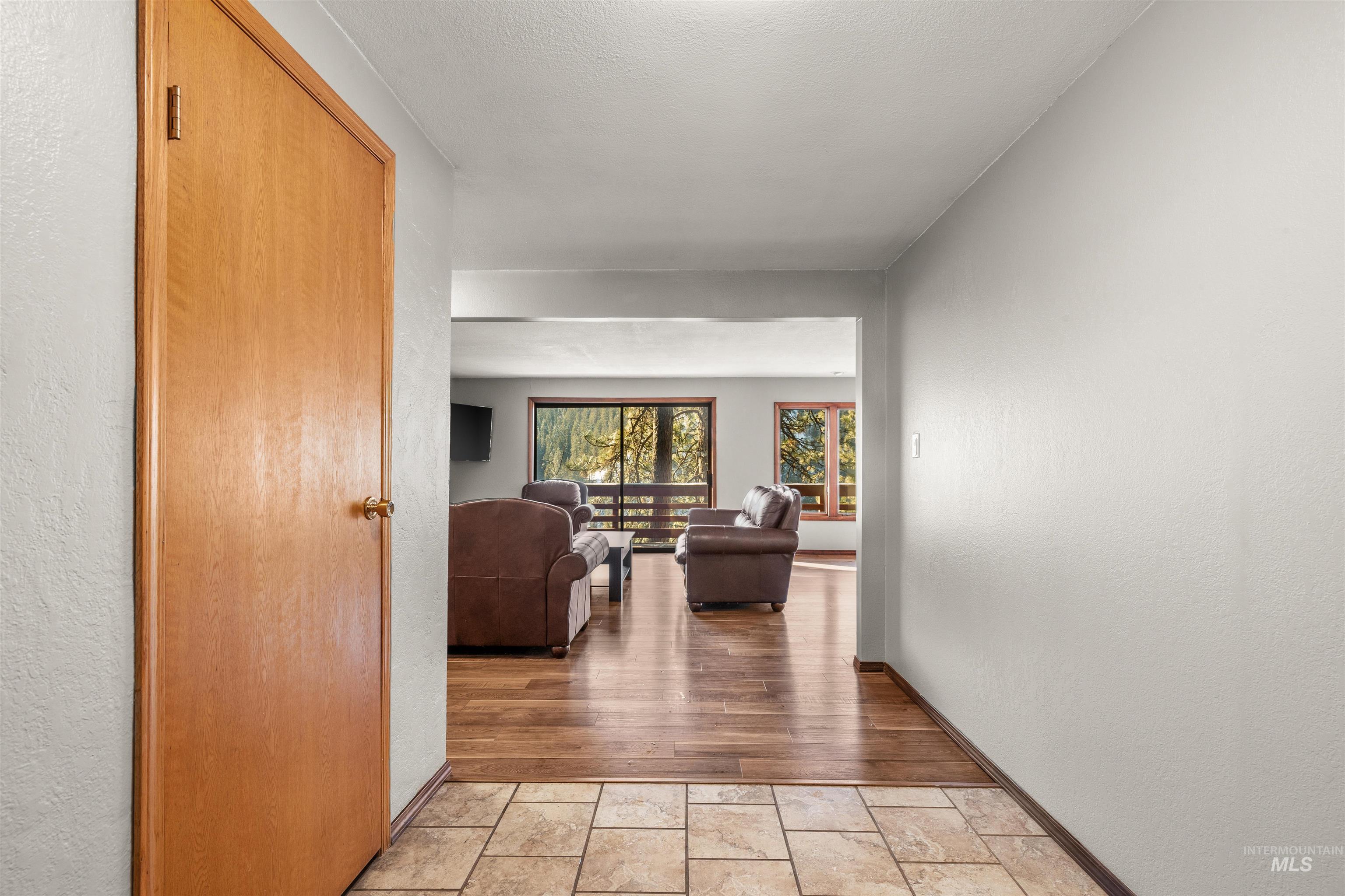 905 Dewey Avenue Property Photo 4
