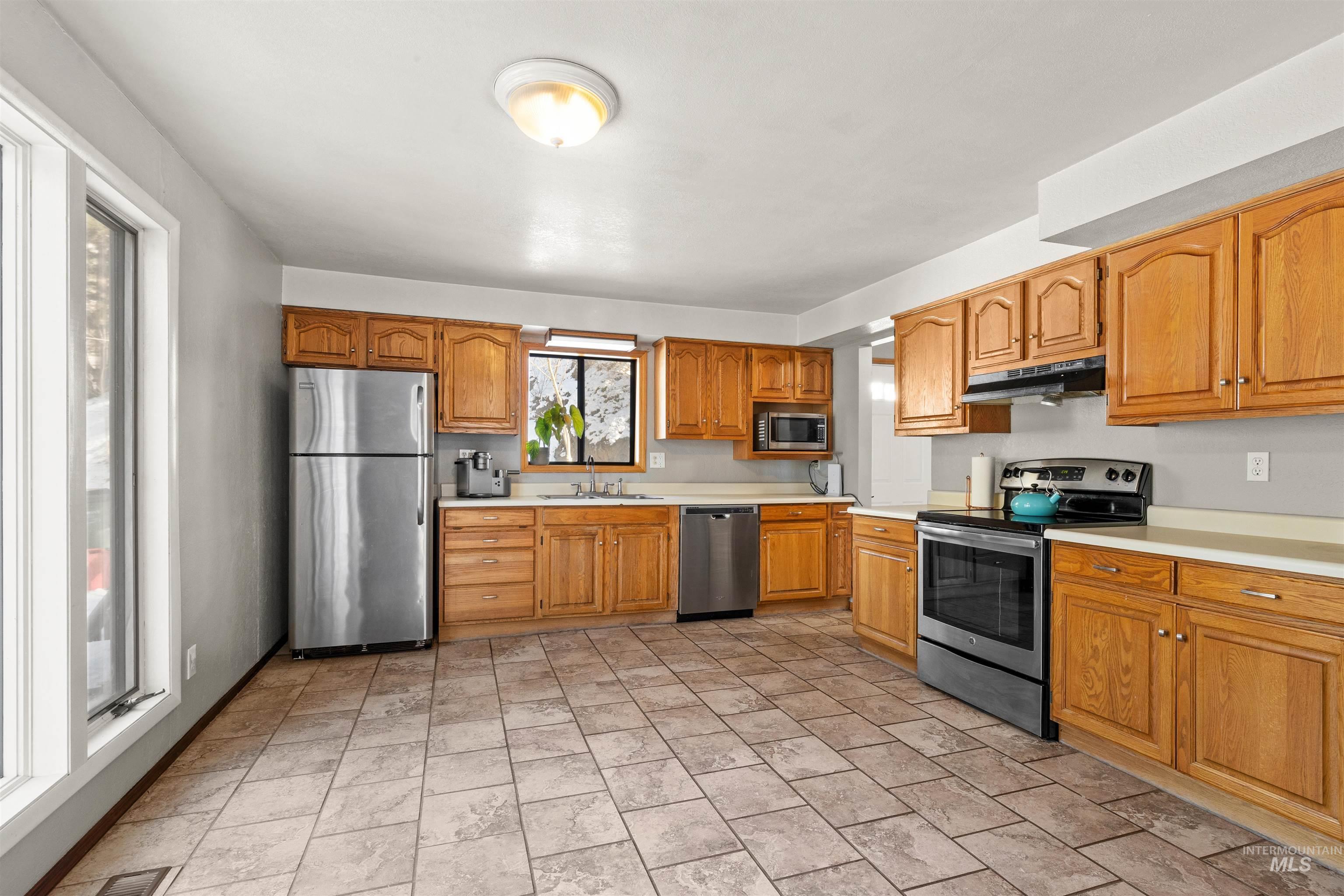 905 Dewey Avenue Property Photo 6