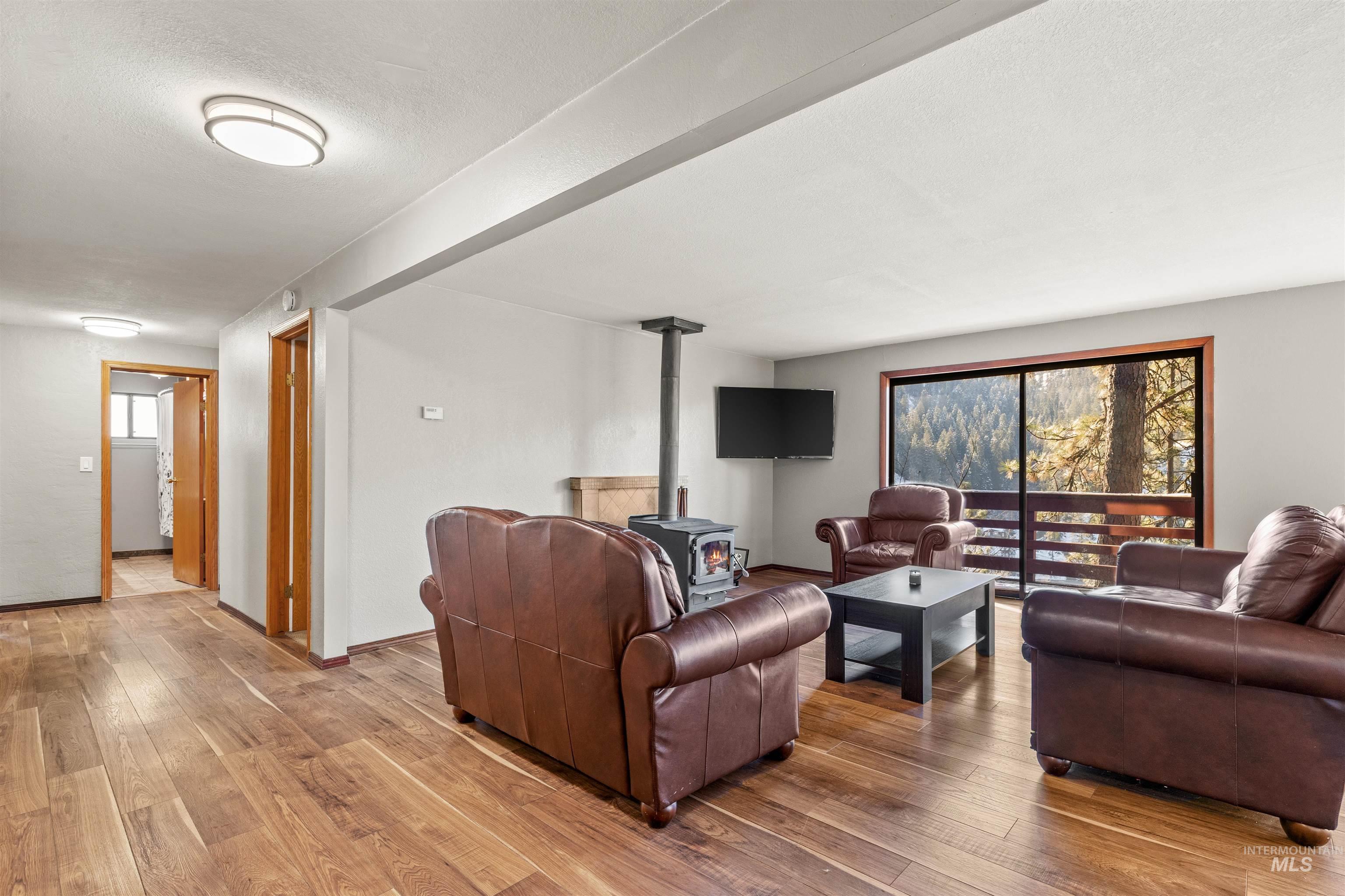 905 Dewey Avenue Property Photo 7