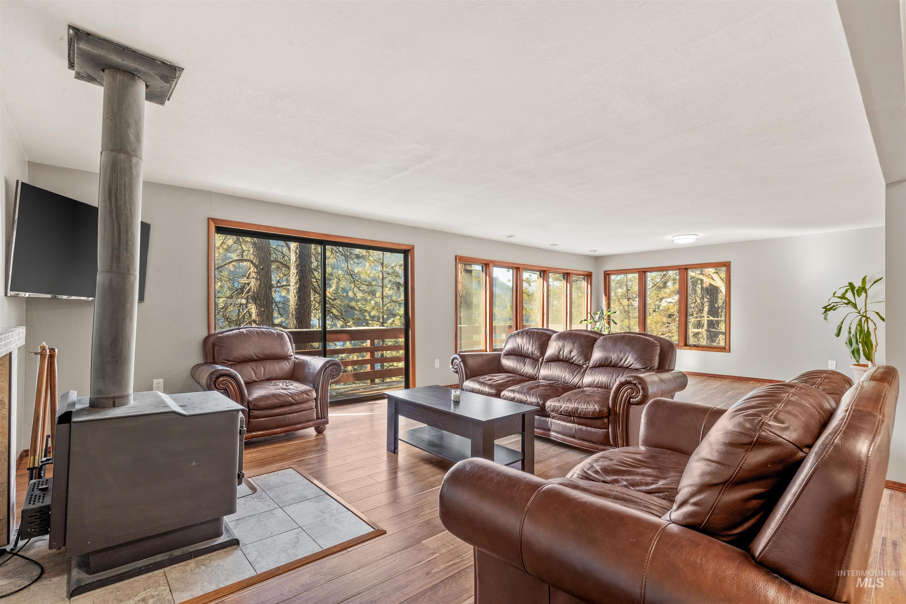 905 Dewey Avenue Property Photo 9