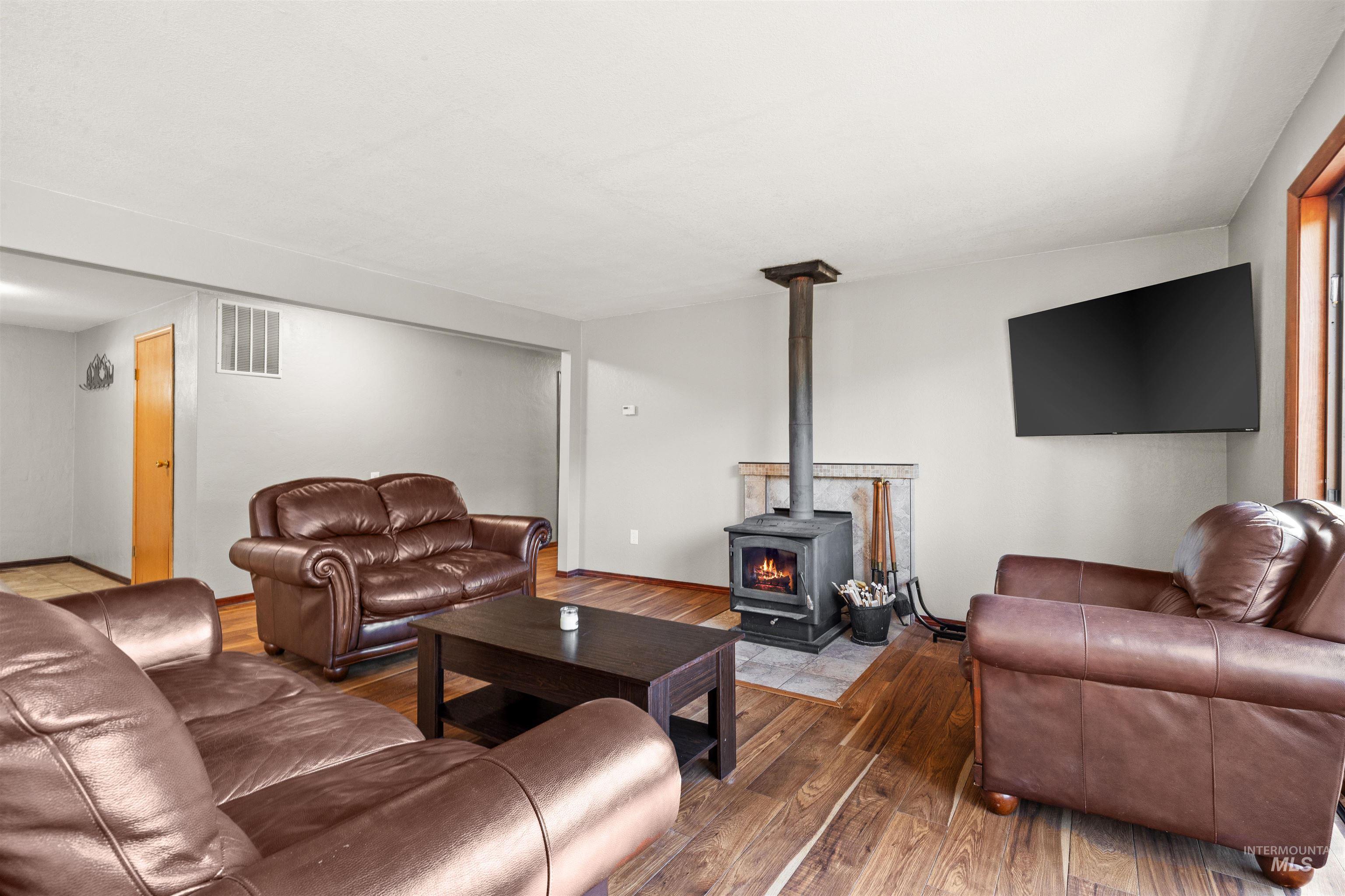905 Dewey Avenue Property Photo 10