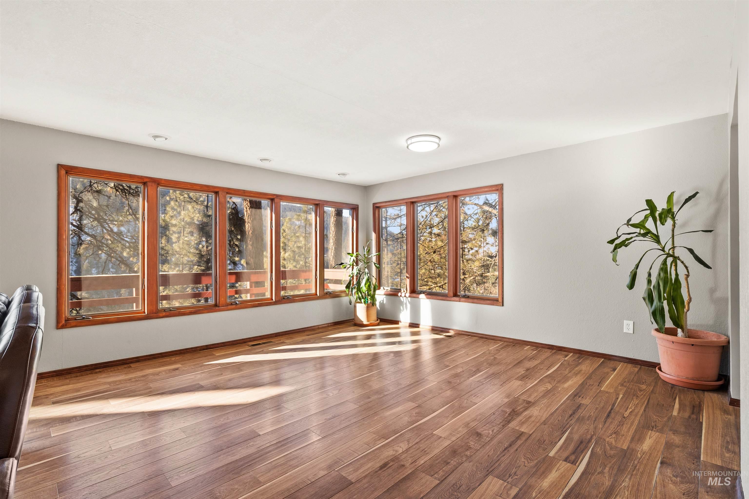 905 Dewey Avenue Property Photo 11