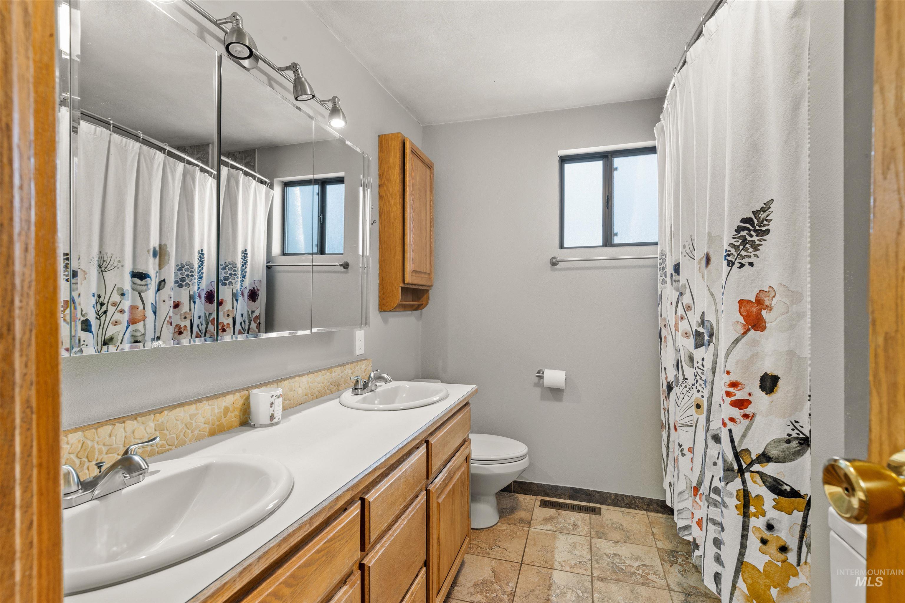 905 Dewey Avenue Property Photo 18
