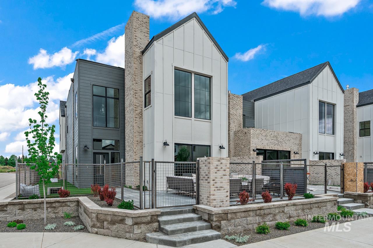 2550 W Iron Coop Street Property Photo 1