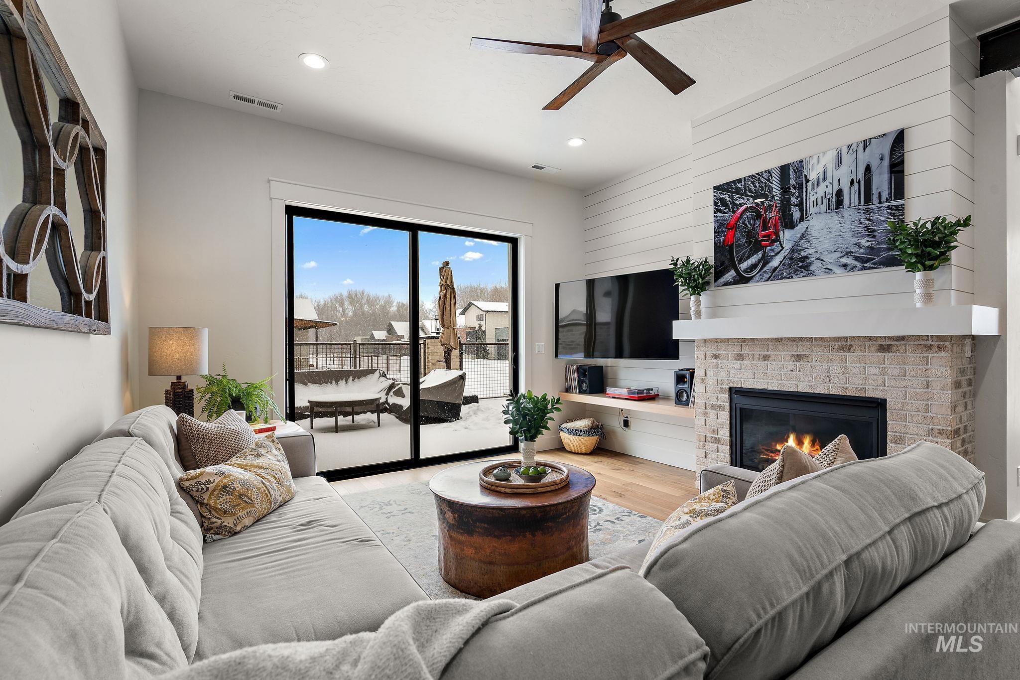 2550 W Iron Coop Street Property Photo 5