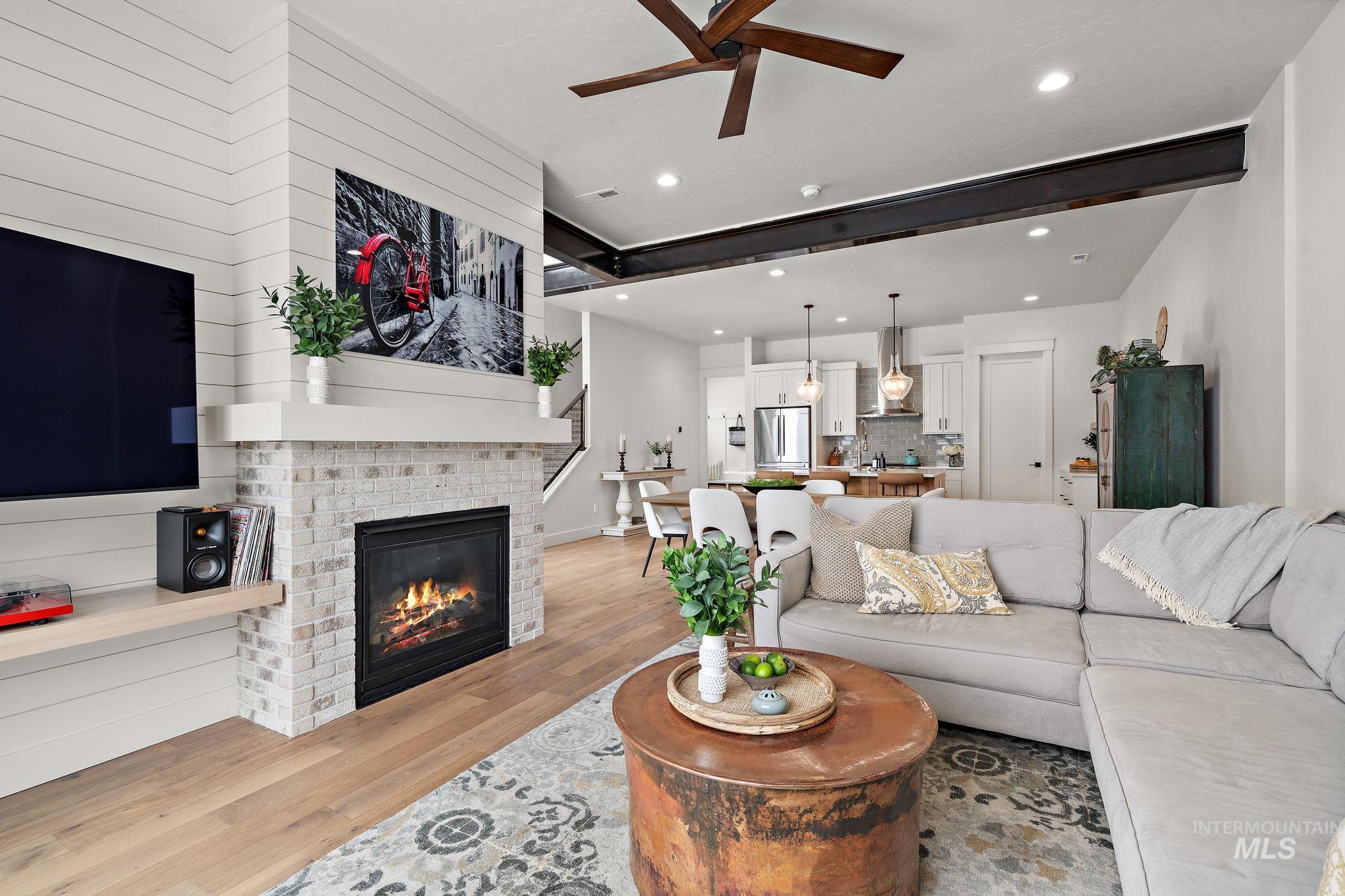 2550 W Iron Coop Street Property Photo 6