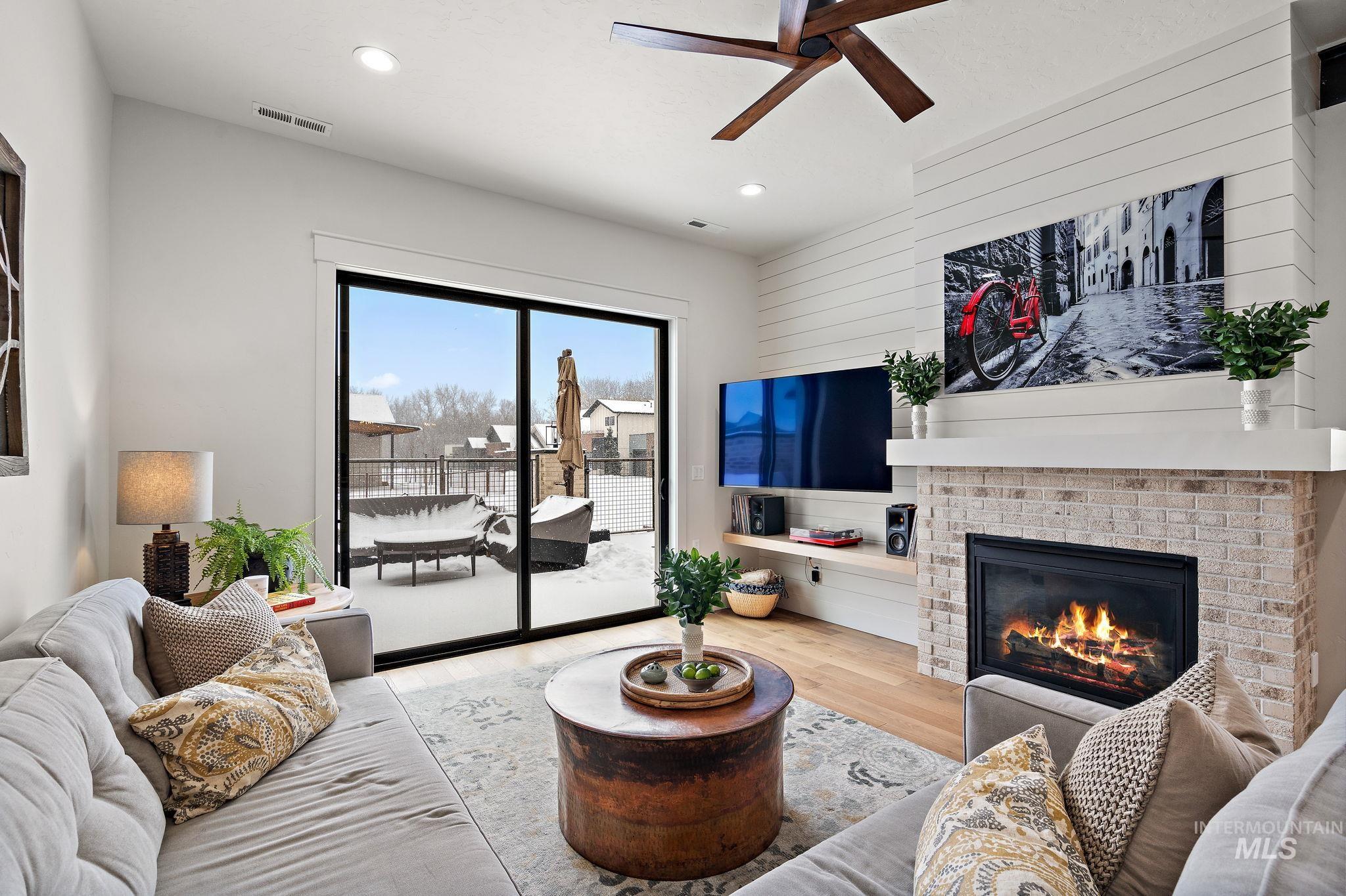 2550 W Iron Coop Street Property Photo 8