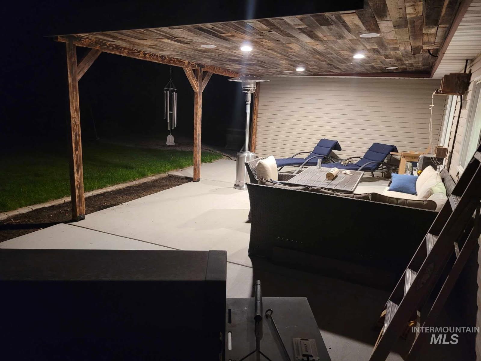 1458 Peregrine Property Photo 9