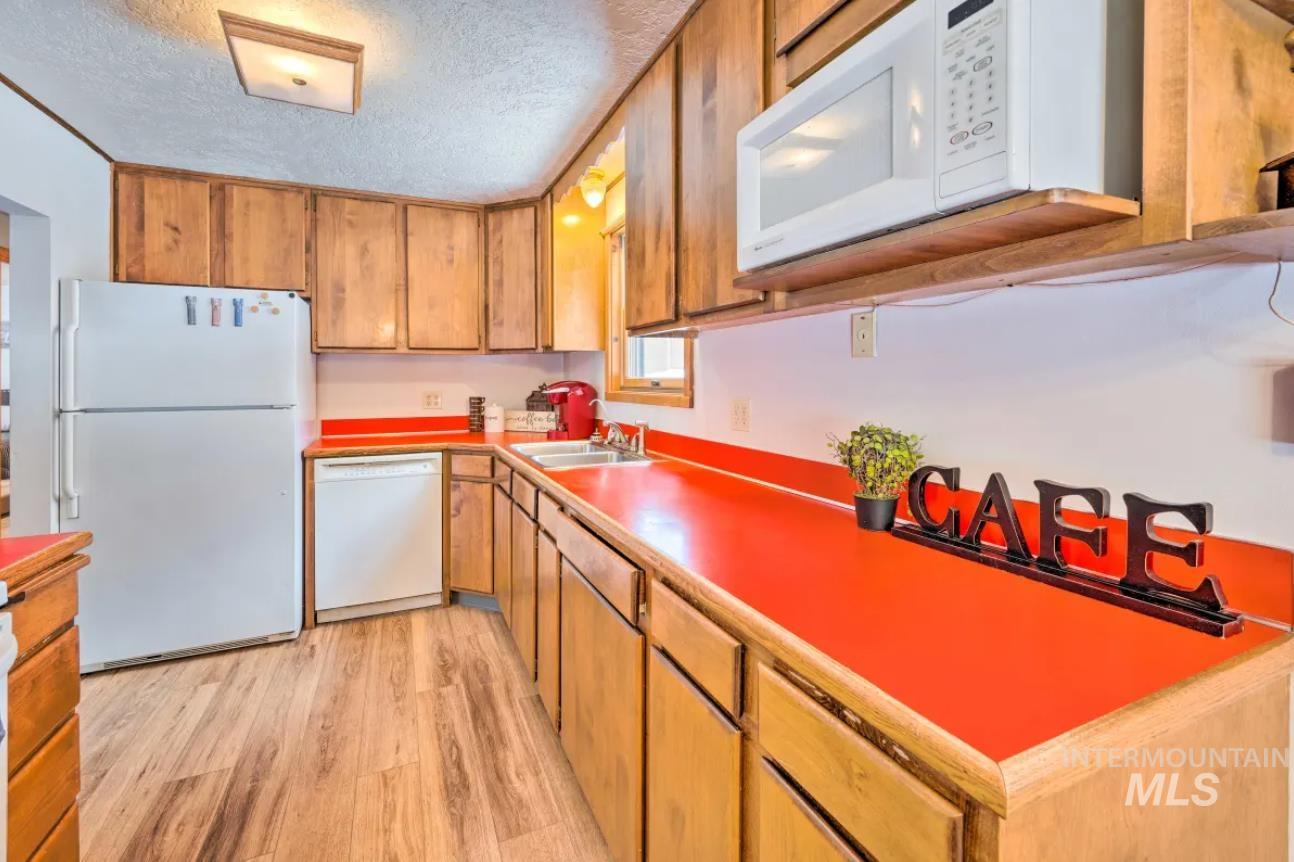 8392 Highway 21 Property Photo 4