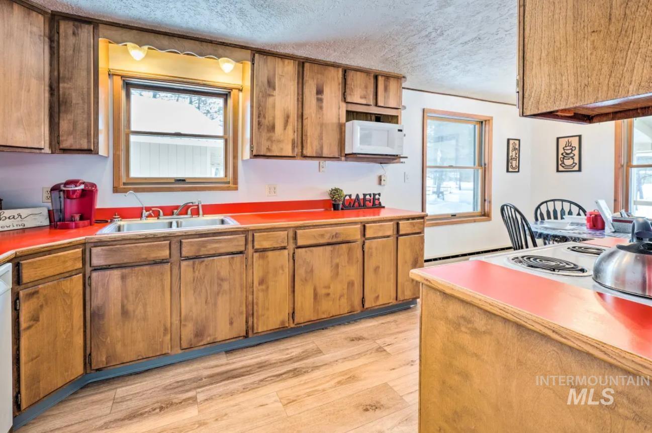 8392 Highway 21 Property Photo 5