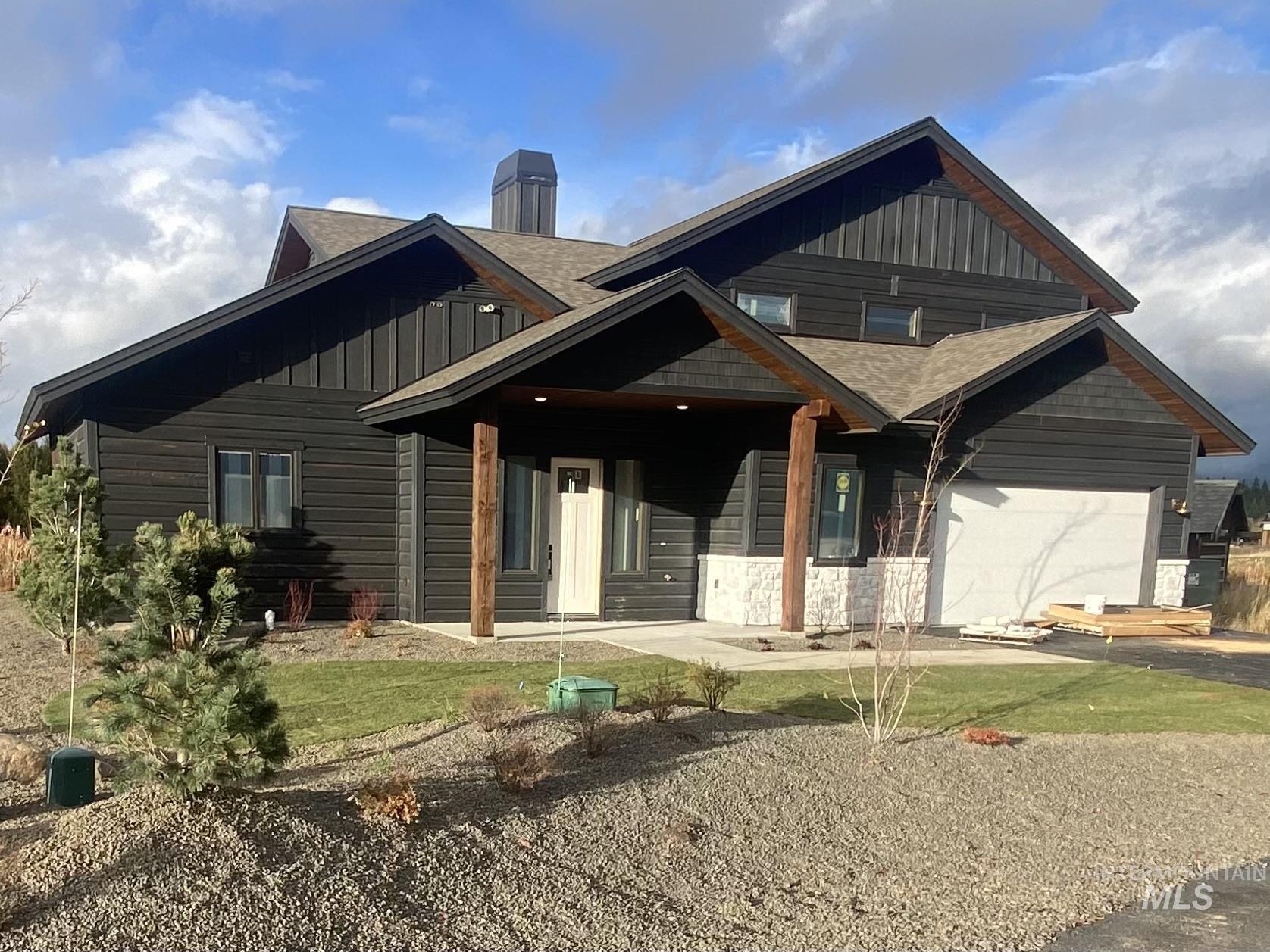 221 Meadow Lake Court Property Photo