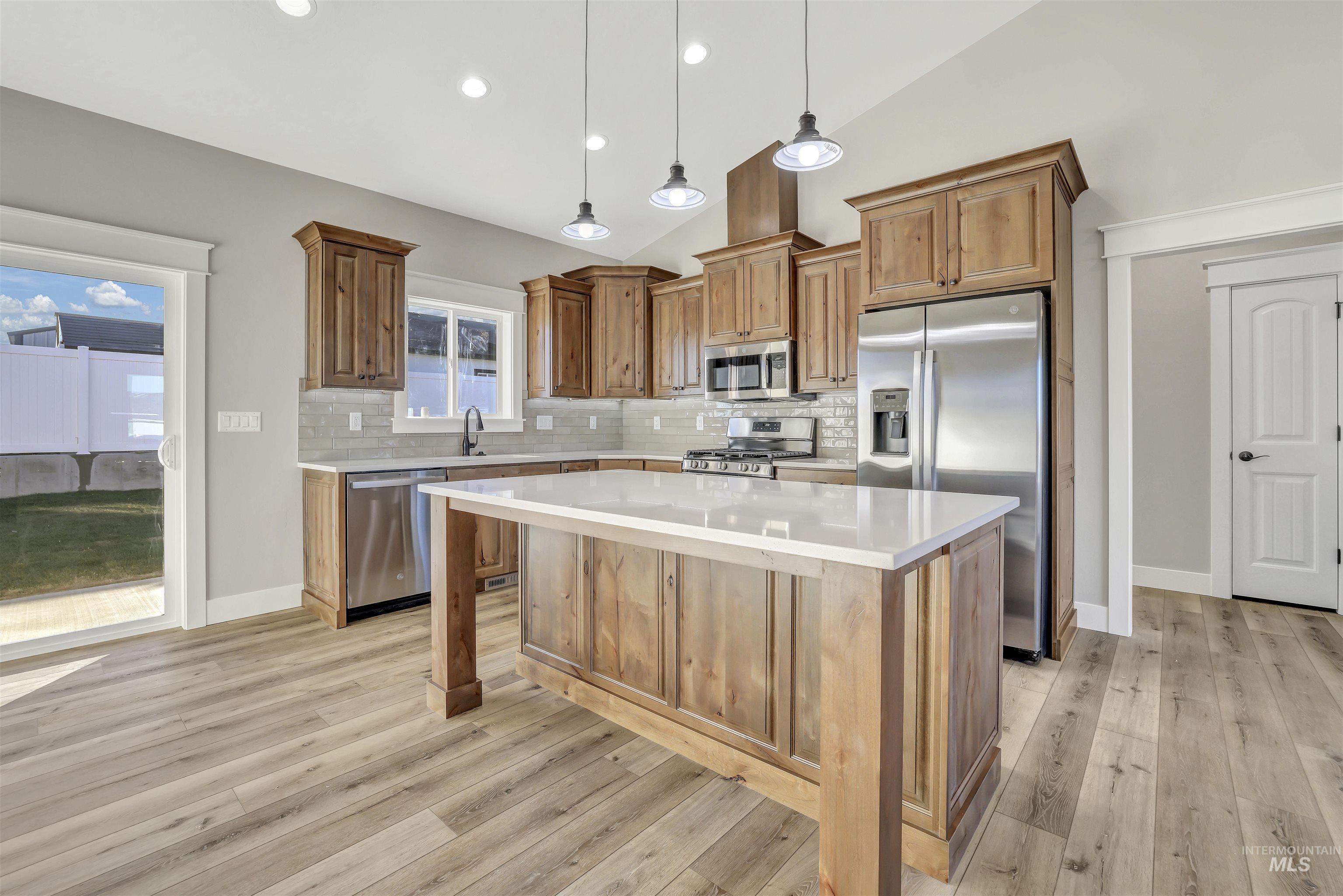 1483 Haizlee Way Property Photo 3