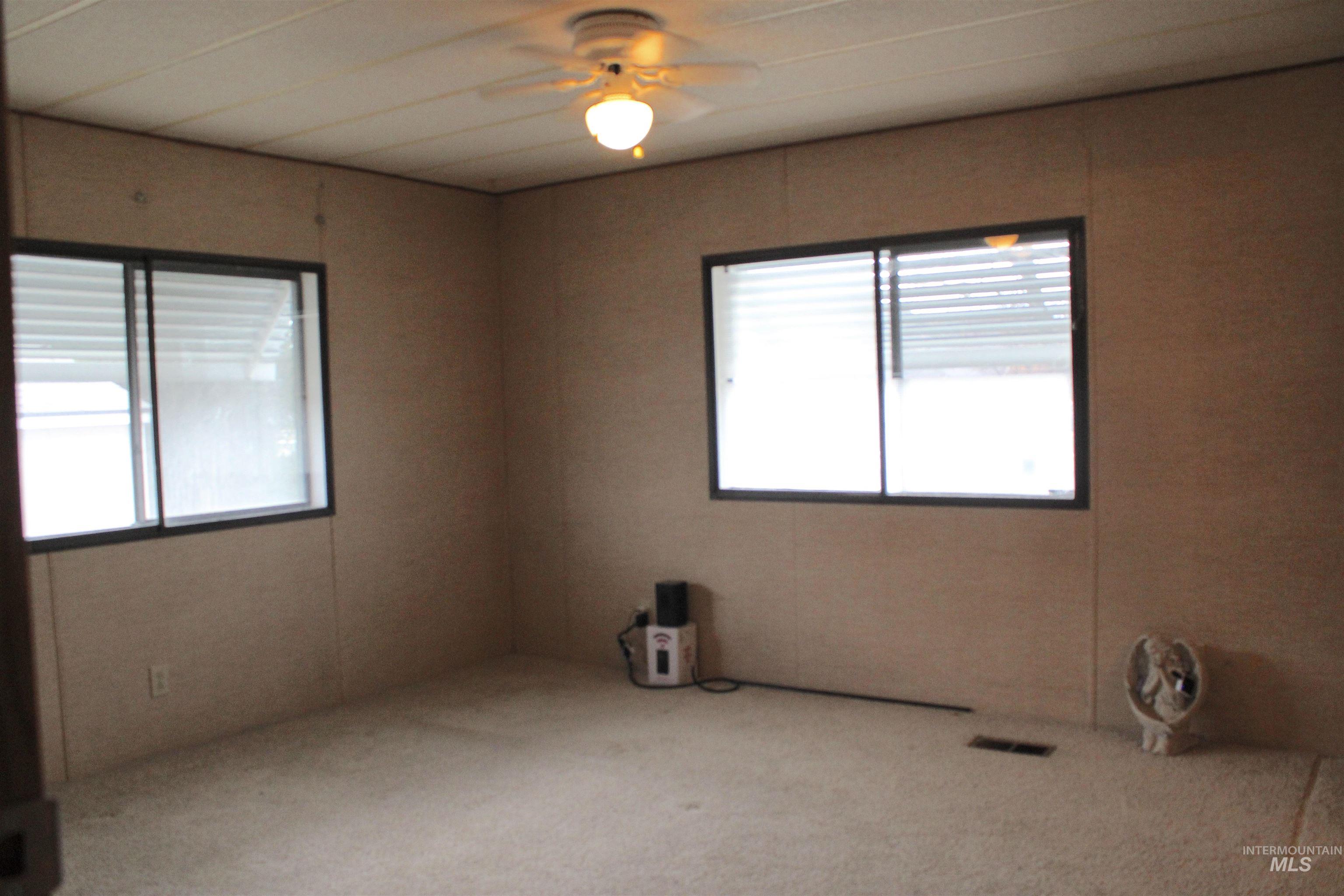 914 N Midland Blvd Property Photo 13