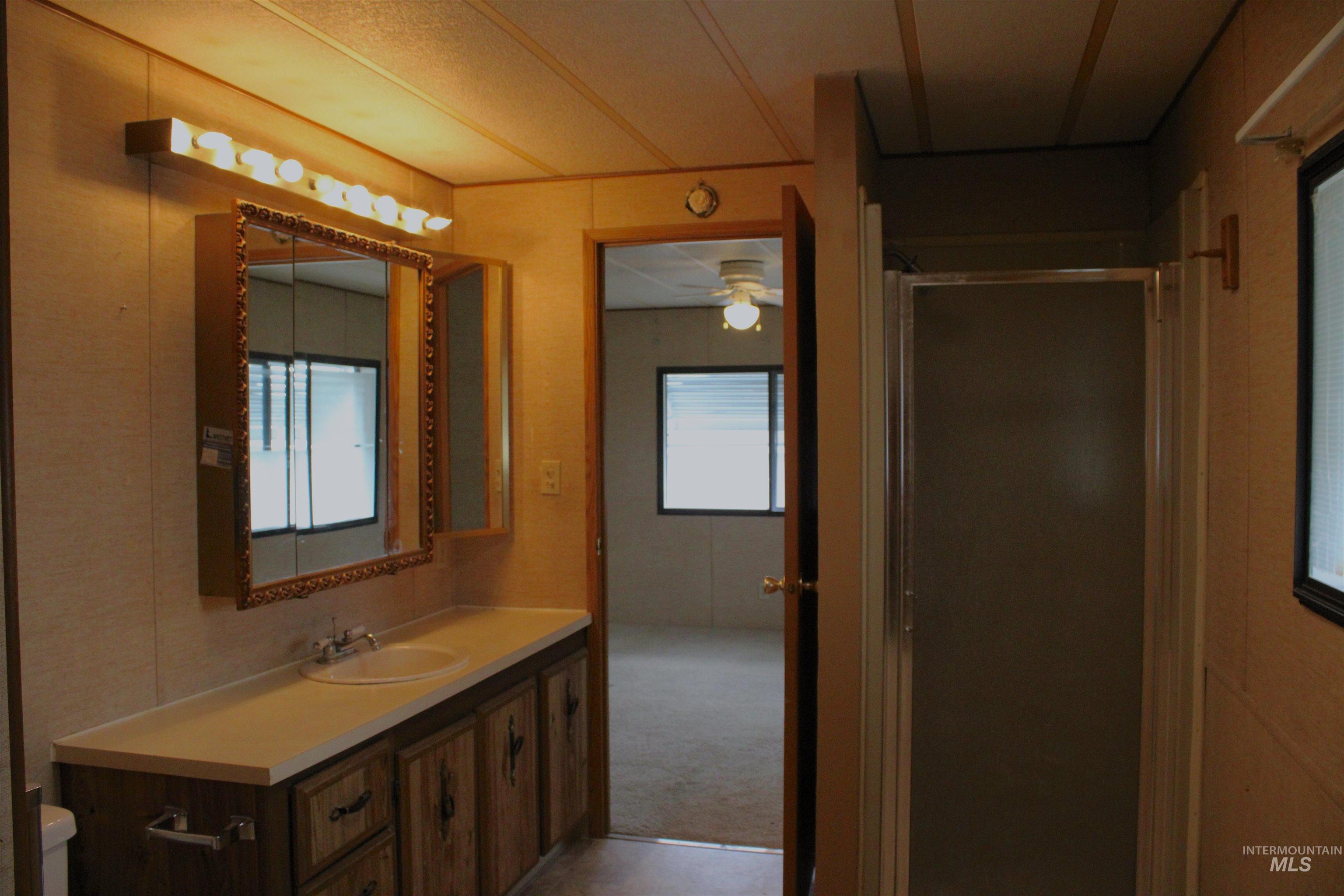 914 N Midland Blvd Property Photo 16